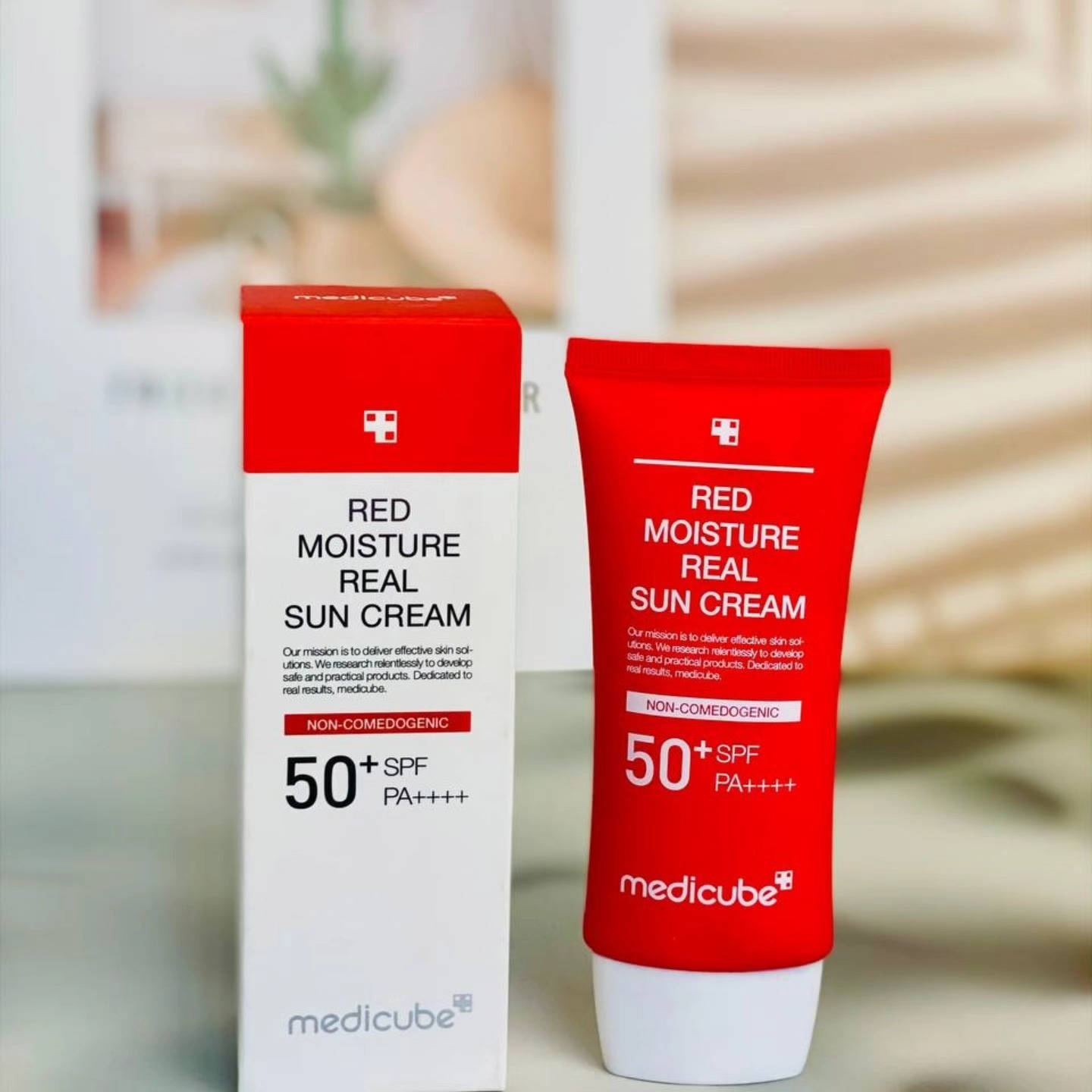 واقي Medicube
‏Red Moisture Real Sun Cream + +🇵🇭🇵🇭🇵🇭
‏konya.beauty
هو كريم واقي شمسي يومي للبشرة الحساسة.
يتميز بتركيبة مرطبة بنسبة 67% لا تترك طبقة بيضاء لزجة على البشرة.😍
يوفر حماية قوية من الأشعة فوق البنفسجية (SPF50+ PA++++).
‏Aqua Ceramade المهدئ للبشرة و Dermatic-AC يحتوي على مركب😌😌
لتعزيز حاجز الرطوبة
يمنح البشرة ترطيبًا ويحميها من التلف الناتج عن الشمس
المنشا الفلبين الاصلي 🇵🇭 

السعر ١٤ الاف 
🚘يوجد خدمة توصيل لجميع محافضات العراق 🚘


**إذا كنت صاحب هذا الإعلان وتريد حذفه لأي سبب، رجاءا أرسل رسالة إلى الدعم الفني**