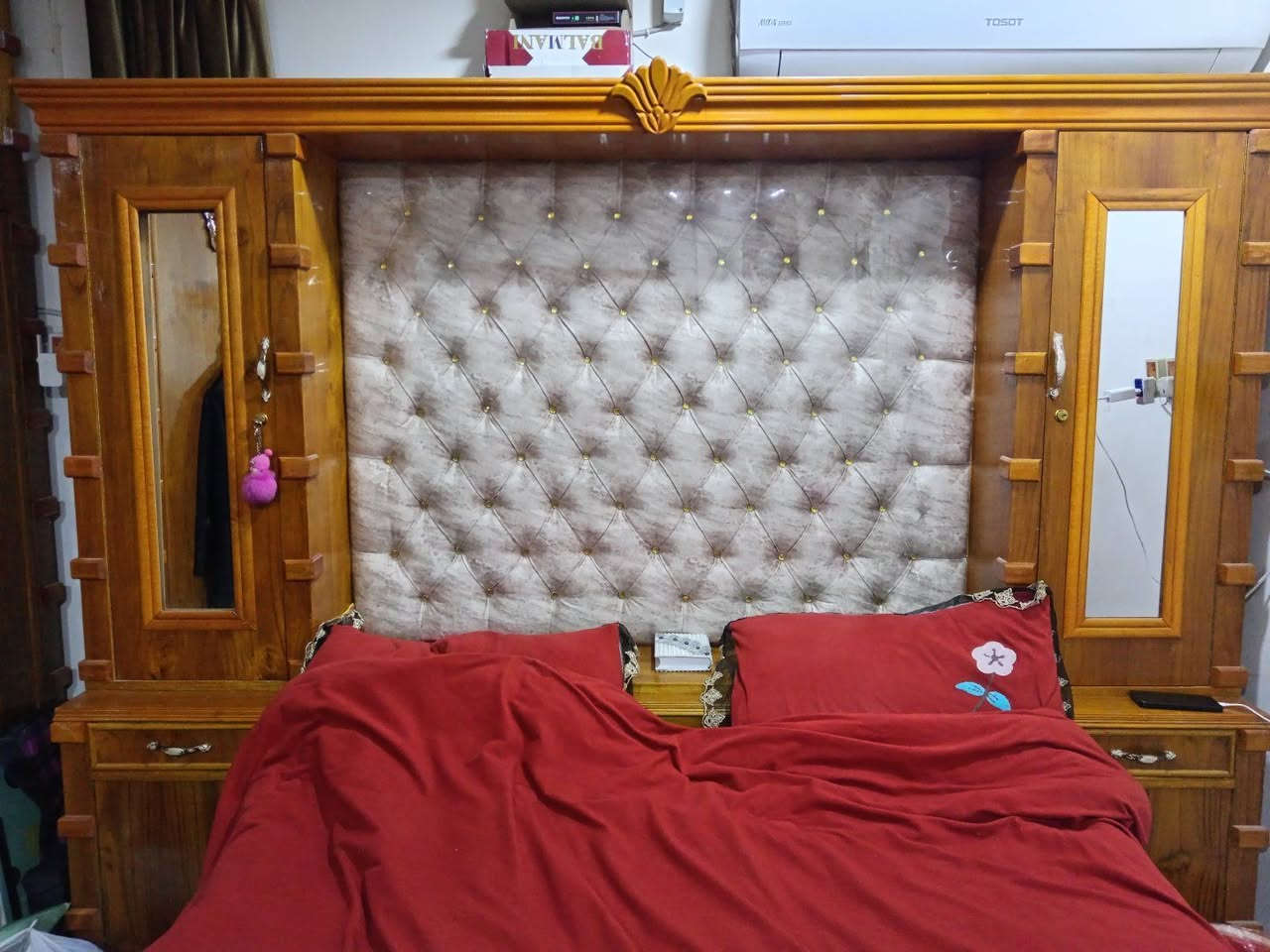 غرفة نوم نظيفة بمليون ونص صار سنتين ونص تقريبا من اخذتها 
وسقف الغرفة ناصي ما يكفي الها لذلك شلت التاج من الزاوية والكنتور تتكون من  وموجودات حاليا فقط  تثبيت
مسرح
سرير
ميز مراية 
شازلون
زاوية 
طابوريه
بغداد شارع فلسطين


**إذا كنت صاحب هذا الإعلان وتريد حذفه لأي سبب، رجاءا أرسل رسالة إلى الدعم الفني**