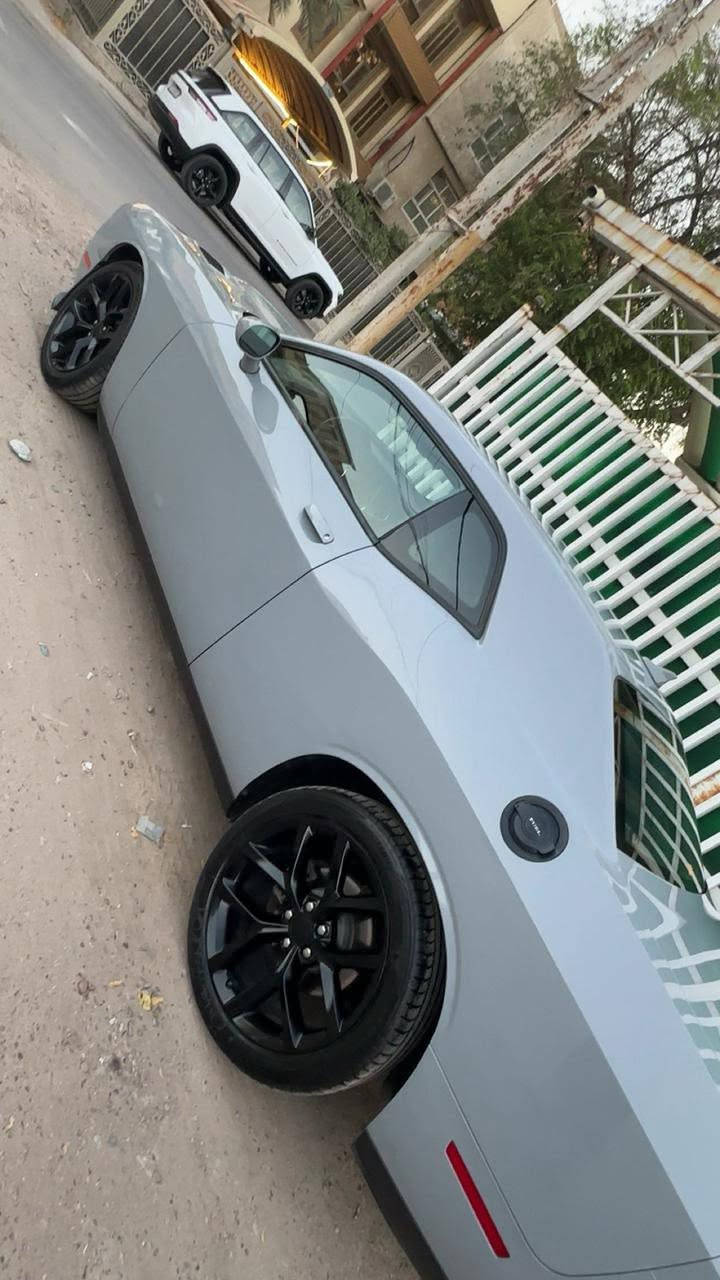 جالنجر 2022 GT
ماشية 67500
رقم بغداد 
سياره جاهزه وعليه ادامه كامله 
سعرها ١٥٣ وبيها مجال 
المحرك 3600
يعني ٦ سلتندر 
  رقم الشاصي 
2C3CDZJG7NH218641
صور الحادث موجودة بالشاصي
وبيها سونار 
☎️ ***********
مكان بغداد العطيفيه
