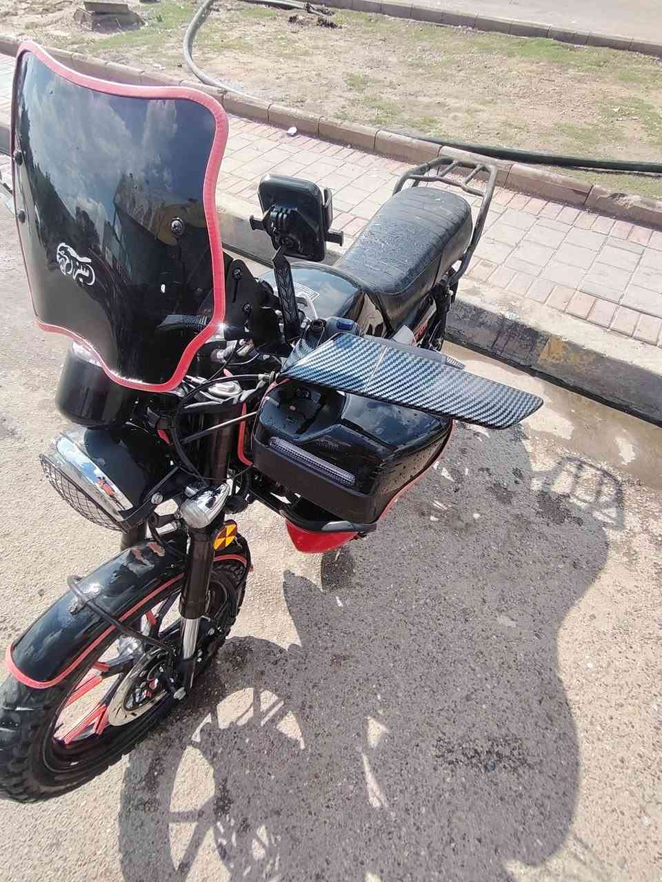 السلام عليكم اخوان
علا بركه الله
دايوان لاتي اسود🐦‍⬛
موديل 2023 نازله 2024 عله أيدي
ماشيه 23 الف عله ايد وحده
كفاله عامه من الألف للياء
الدراجه ما مفتوح برغي بالمكينه
جيب فيتر درجه اولى وفحص
الدراجه سنويه ورقم كربلاء من شركه أخذته والشركه معروفه (النور) تحويل شوكت متريد حته لو اروح وياك ما عندي شي
نواقص الدراجه حته اكون صادق وياكم
✋ دبل امامي نص عمر وما يبين بيه الطسه أكدر امشيه  عليكم واكدر اجفته بس اكو الله 👆

😒جاملغ خلفي
او لا تخافون اني وياكم بالسعر خادمكم
من تجي تشتري اني اخلي الله كبالي وبيع لو اعرف اخسر بيه الله يشهد
الدراجه مزوده
درع البو الجيوب مثل ما موضح
مرايات كاربون فايبر جوده متوسطه
واقيات  يدات شغالات دبل اشاره.
        السعر 1400 او بيه مجال حق الجيه والجاملغ والدبل 
مكاني بغداد حي اور
للتواصل ***********  مفتوح وتساب هم
*********** هذه وتساب فقط
واني خادم وشكراً للادمن
