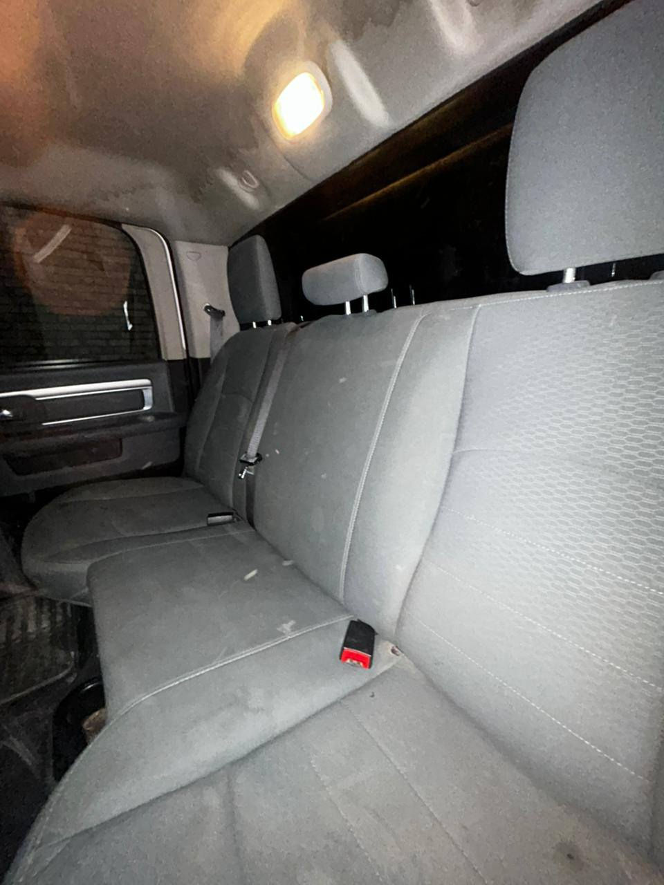 سلام عليكم رام موديل ٢٠٢٤ معلايه اصل ٢٠١٩ ضربته شبر بل جاملغ الايسر الخلفي  مكينته 5700 بدي كصير باب طويل يعني المرغوب  سياره جاهزه. مكلف بل نشر ***********
