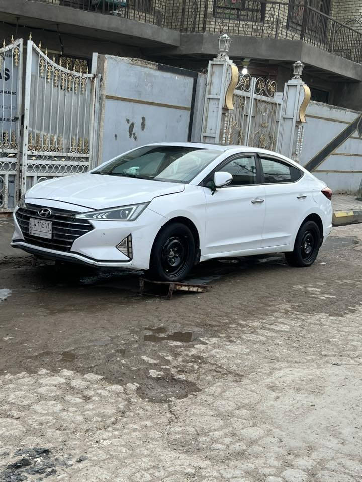 السلام علیکم
انترا خليجي موديل 2020
محرك 2000 دوش كفاله
الكير بلادي بس مفتوح مبدل دهن
بيه نص بنيد صبغ + جاملغ نص صبغ طاحت عليه سقيفه مال بيت +رصعات بالقمارة 3 ما تبين إله بسونار و تمسح وتركز عليهن ع ساس يكولون حالوب
بعد سياره مابيه لا صبغ لا لغد لا شاصي كلشي مابيه ***********
