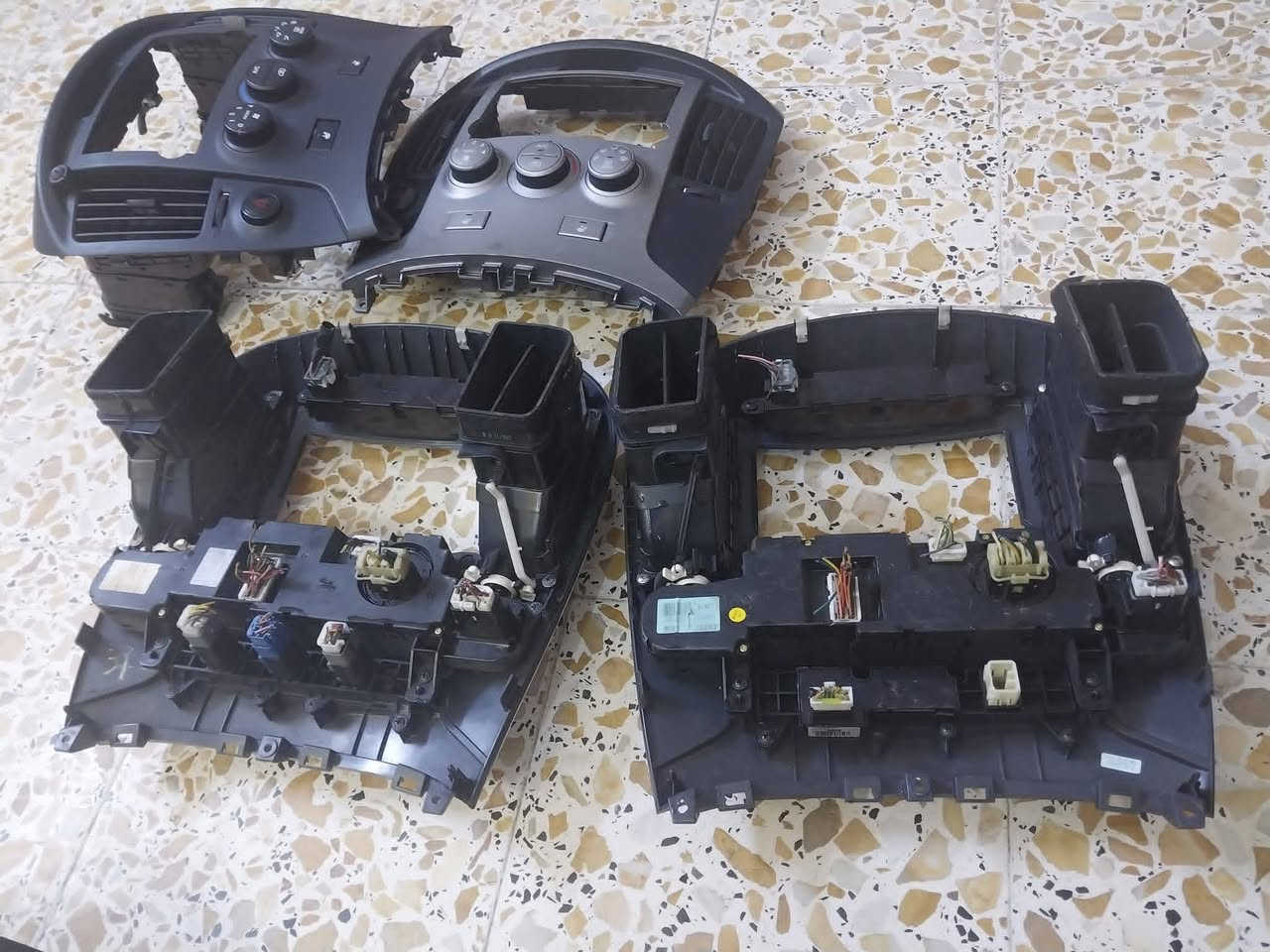 السلام عليكم
متوفر وجه دشبول ستاركس كامل جملة / مفرد .
للاستفسار :- بغداد/كراج الخالدي  ساحة الطيران / الشارع العريض 
ابو علي / ***********
