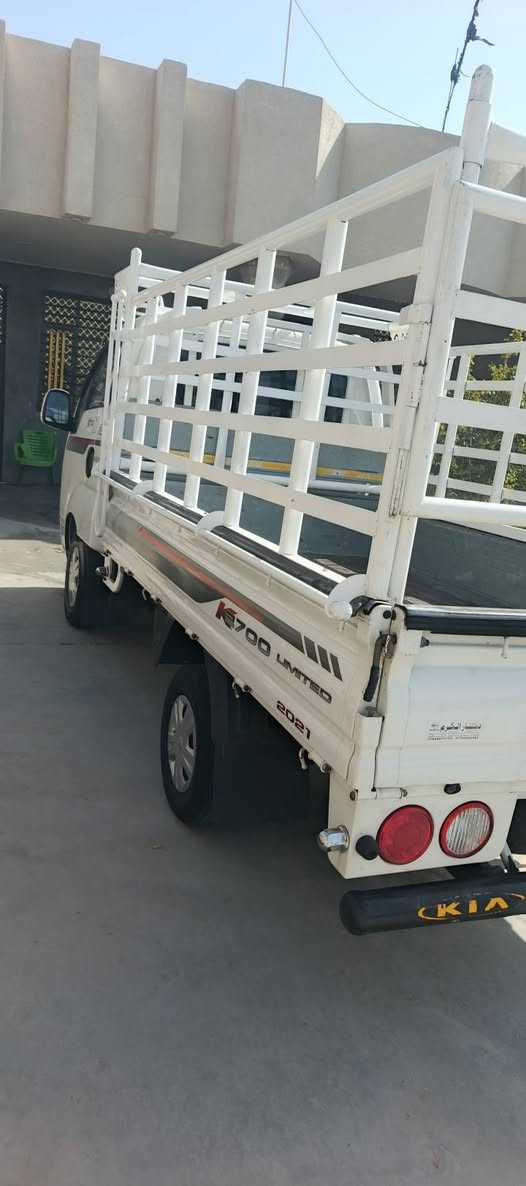 السلام عليكم كيا موديل 19 رقم واسط سنويه لل 27 سياره بيها تبديل بس بنيد بدون دواخل محرك خير من الله لا تنقيص ولا تبخير تبريد شغال تخم تاير السياره سعر 130 بها مجال هي ومحجرها مكان واسط الصويره//***********
