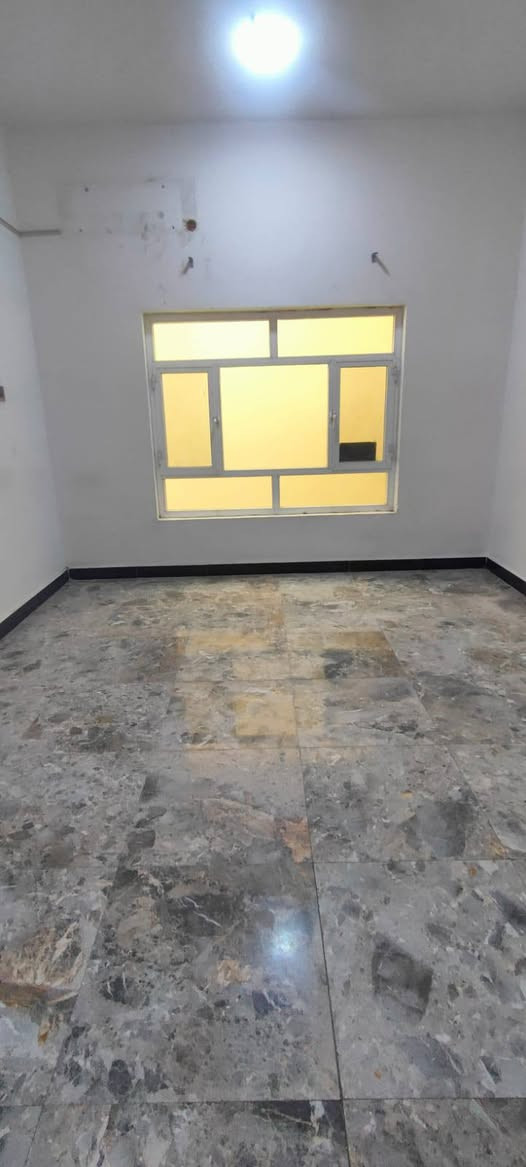 بيت اليجار في الطويسه مساحة 125 متر طابقين يحتوي على 3 غرف نوم وصاله وستقبال ومطبخ وصحيات وكراج بناء حديث سعر اليجار مليونين وبيه مجال قريب على الشارع العام يصلح شركة أو مكتب مكان راقي ممتاز الستفسار//***********//***********// كما نستقبل جميع عروضكم وطلباتكم التجارية والعقارية المكتب مجاز قانونيا المكتب ماقبيل مطعم الحسون عقارات أبو انور فرع الطويسه
