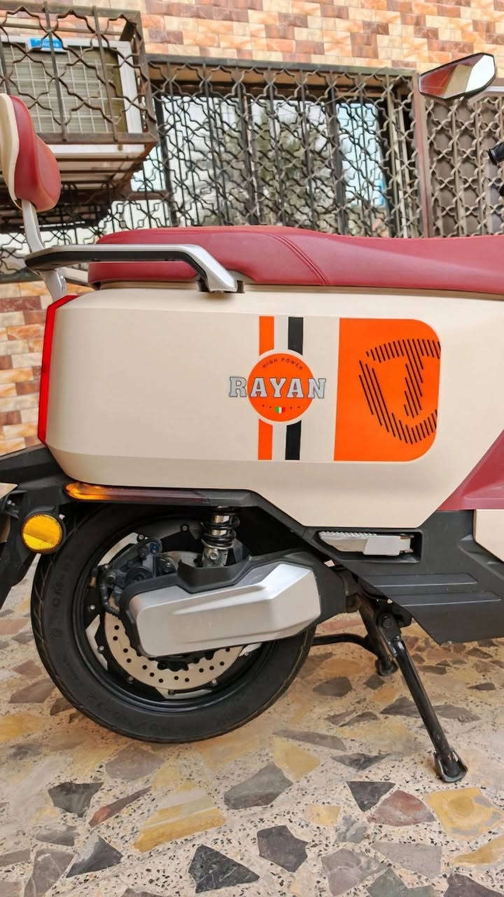 السلام عليكم
دراجة الريان وحش كون vip لون مميز 🔥
اخو جديده لوك ماشيه 20 كيلو متر 
2 بصمات + سويج
شاشة تاب  تعرض الاعطال ان وجدت
الملف 2000w نحاااس⚡
بطاريه 6 مسطره 38 امبير - 72 ڤولت 🔋
بيه نظام pps عند ضغط بريك ترجع شحن للبطاريه 
دبلات هيدروليك ناعمه 
بريكات دسكات امامي  وخلفي 
ثلاث نمر سرعه حقيقي 75 كيلو متر وبيه خاصيه بك
تشغيل عن بعد بصمه + انذار من سرقه
تقطع مسافه 70 كيلو متر
لد نهاري ولد ليلي ولايت عالي نصاي ورماش ومع دبل اشاره ايضاً  مكان تخزين واسع جدا
للبيع او مراوس بموصفات اعلى 
سعر 950 الف قفل 
مكان بغداد 
*********** واتس اب
