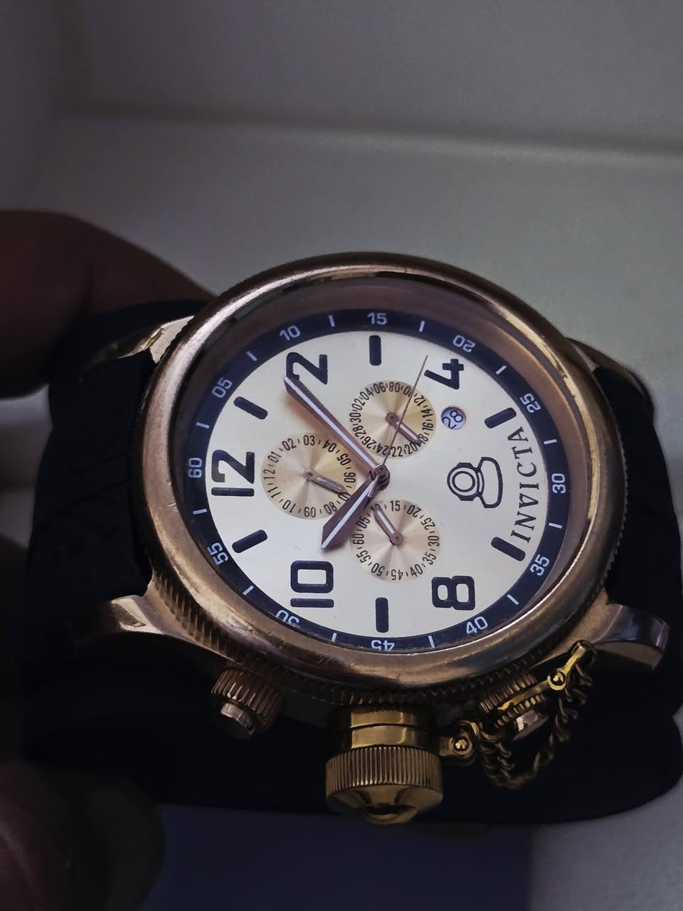 انفكتا 
سويسري اصلي بطارية 
كونوكراف ستوب وتش سناتر 
جام زفير 
زمبلك والمداوس عكس على يسار الساعه 
سبر رب
قطر ٥٠ 
الساعه ضخمه 

١٥٠ الف المكان اربيل 
يوجد توصيل 
Samer Akeel AlJboory 
 رابط التكتوك 
https://www.tiktok.com/@samerakeelwatch?_r=1&_t=ZS-92XzzfzgLln


**إذا كنت صاحب هذا الإعلان وتريد حذفه لأي سبب، رجاءا أرسل رسالة إلى الدعم الفني**