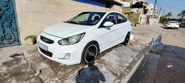 خليجي 1600 رقم واسط 
كاملة السيارة
تخم تاير خخط ابيض
صدر امامي خلفي
تبريد
دوشمه
شاشة
رايدها ب ٨٩ وبيها مجال مكاني بحي العامل
***********
