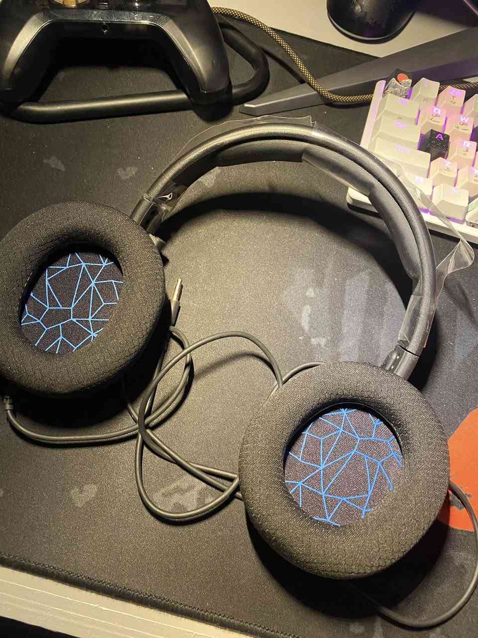 فقط ب28 الف والتوصيل مجاني راح تحصل سماعة ستيل سيريس ارتكس 1 واير تدعم كل الاجهزه والpc والكونسل والننتندو والمبايل صوت نقي ومايك منفصل ووسائد مريحه .


**إذا كنت صاحب هذا الإعلان وتريد حذفه لأي سبب، رجاءا أرسل رسالة إلى الدعم الفني**