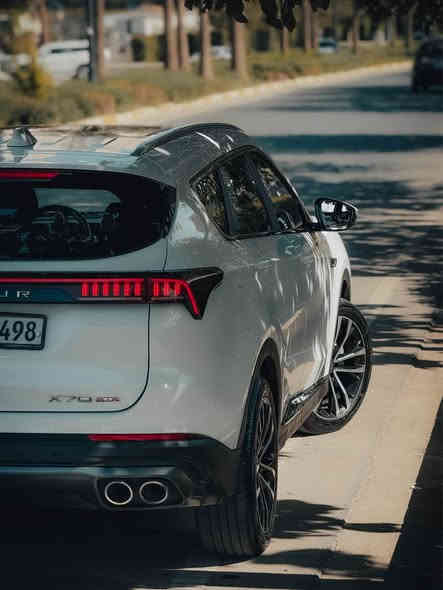 للبيع جيتور X70 Plus موديل 2023
 كومفرت محرك 1500 توربو 
 ماشية 55 الف كيلومتر.
المواصفات:
*7  راكب
* إطارات قياس 20 إنچ
* فتحة سقف بانوراما
* كاميرات محيطية 360 درجة
* شاشة عرض ترفيهية بقياس  10.25إنچ
* شاشة عدادات بقياس 10.25 إنچ
* نظام تحذير مغادرة المسار
* مثبت السرعة
* نظام مراقبة نقطة عمياء
* حساسات اصطفاف خلفية
* نظام الفرامل اليدوية الاوتوماتيكي Autohold
* وضعيات قيادة متعددة
* دخول ذكي (بصمة)
* صندوق كهربائي 
* مقصورة الركاب من الجلد الفاخر
* مقعد السائق كهربائي
* مسند الذراع الوسطي مع ثلاجة
* إنارة ترحيبية
* عتبات الأبواب مضيئة
* مصابيح نهارية LED
* المصابيح الامامية تعمل اوتوماتيكياً
* المرايا الجانبية قابلة للطي كهربائياً
* وظيفة تنقية الهواء (فلتر N95)
* خاصية إغلاق الشبابيك وفتحة السقف عن بعد
* اضاءة امامية LED

السيارة ضمان شركة هارلم 10 سنوات او مليون كيلومتر وبعدهه بحالة الوكالة وكل الصيانات الدورية بداخل الشركة.
.
السيارة رقم اربيل وجاهزة من كلشي وتحويل ثاني يوم والضمان يتحول باسم المشتري.
مكان السيارة اربيل 

السعر 16،900$$
*********** واتساب أربيل
