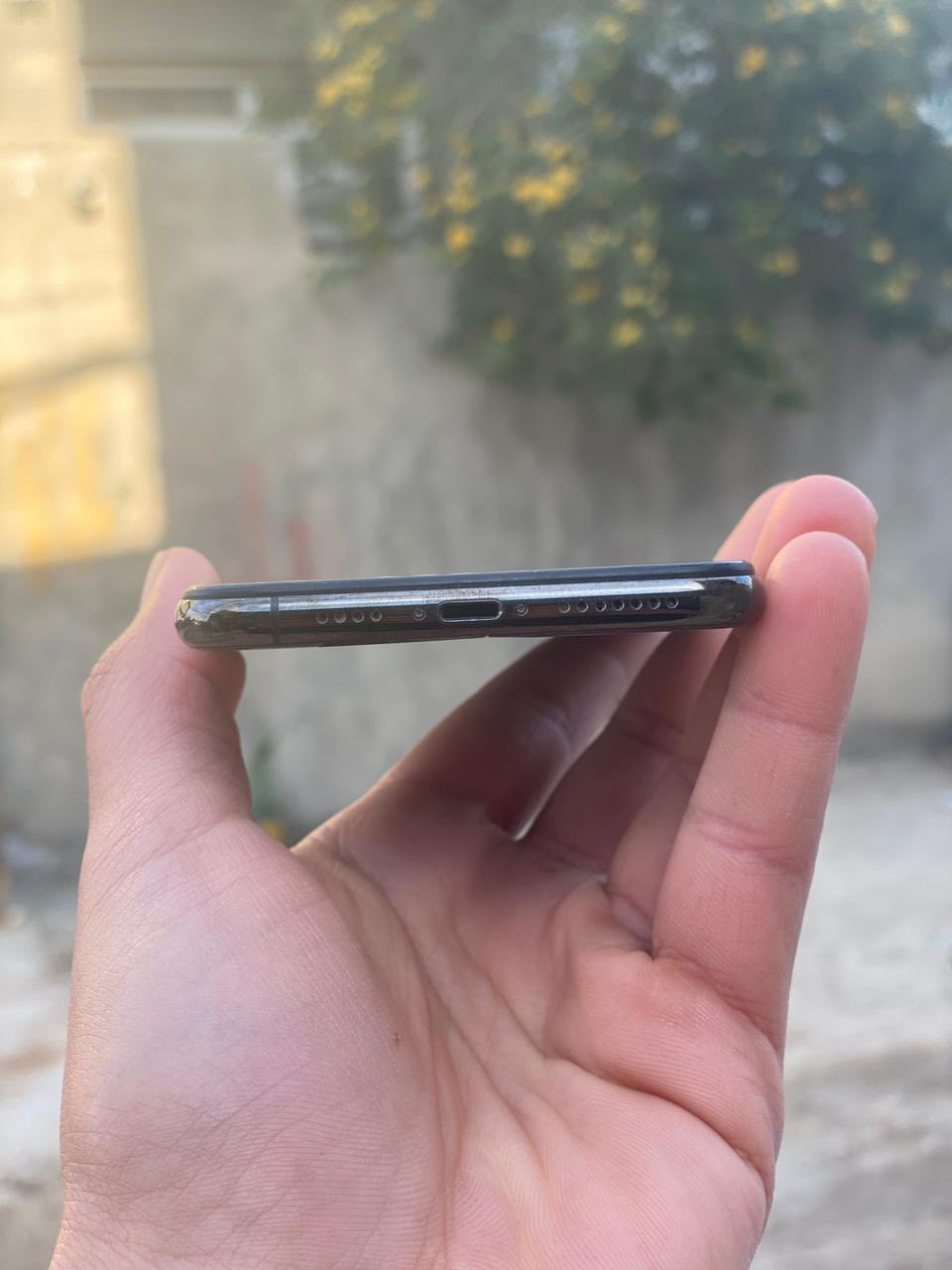 الجهاز نضيف كلش فقط هاذ الكسر الي بل ضهر ذاكره ٢٥٦

مبدل بطاريه من ابل اصليه وفيس ايدي فقط بل تحديث وكفت الجهاز حلو وخير من الله السعر ١٩٠وبي مجال مكاني بابل مجسر الثوره ***********
