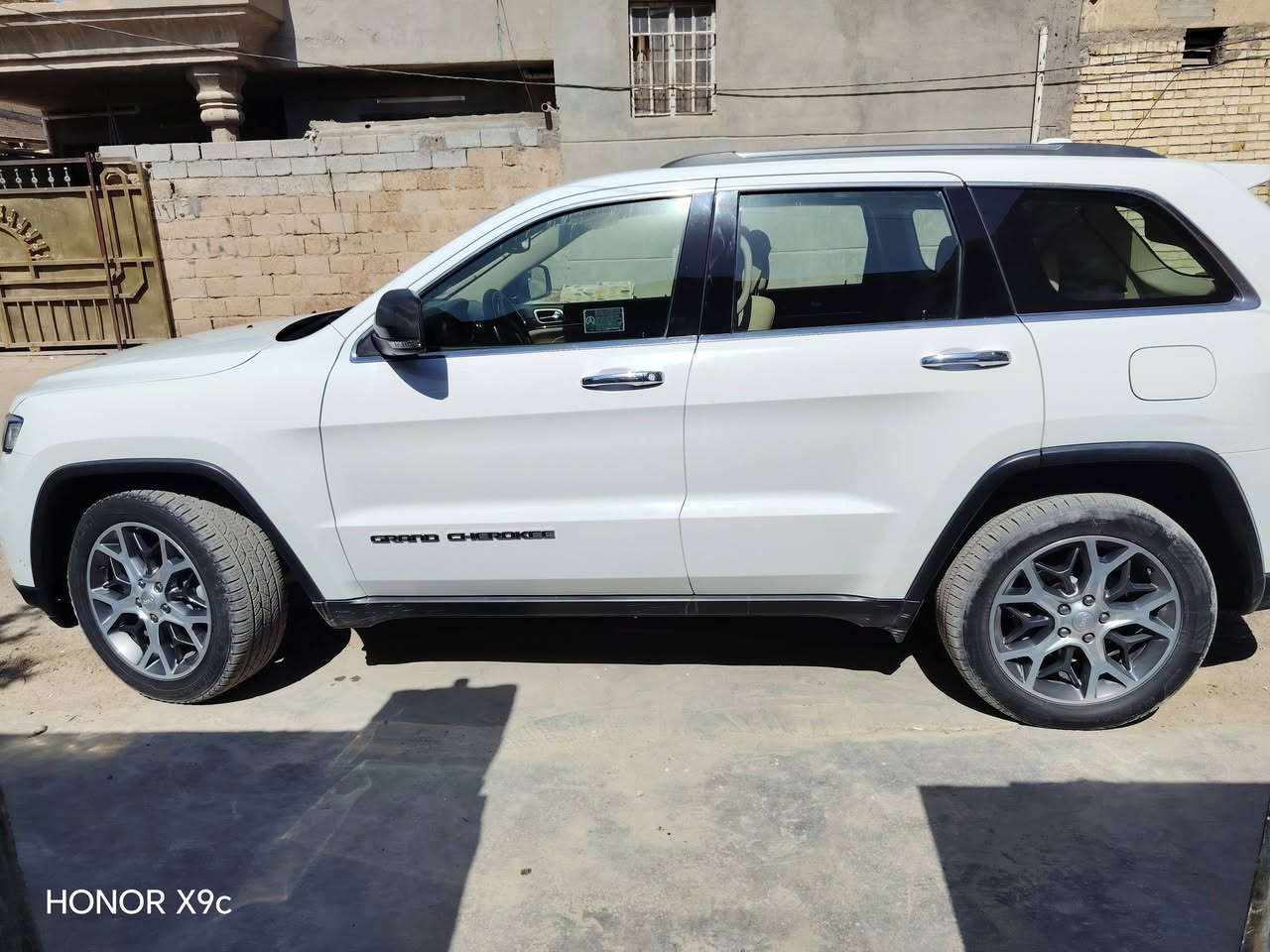 جيب لمتد 2019 مراوس لاندكروز محدث اوعادي
الون ابيض

‎فول مواصفات  
لمتد
4×4
__________________________

‎رادار امامي 

‎رادار جانبي 

‎كشنات جلد 

تبريد ثلج

‎تدفئه كشنات

‎شفتات ستيرن 

‏‎4 تايرات جديد

 مكان السياره بغداد 

السارة رقم بغداد بأسمي


**إذا كنت صاحب هذا الإعلان وتريد حذفه لأي سبب، رجاءا أرسل رسالة إلى الدعم الفني**