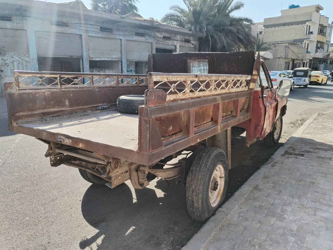 شوفر ليت بيكم موديل ١٩٧٨ ع وضعه رقم بسمي شغاله  محرك سته  سلندر مكاني بغداد كرخ
رقم الهاتف ***********
