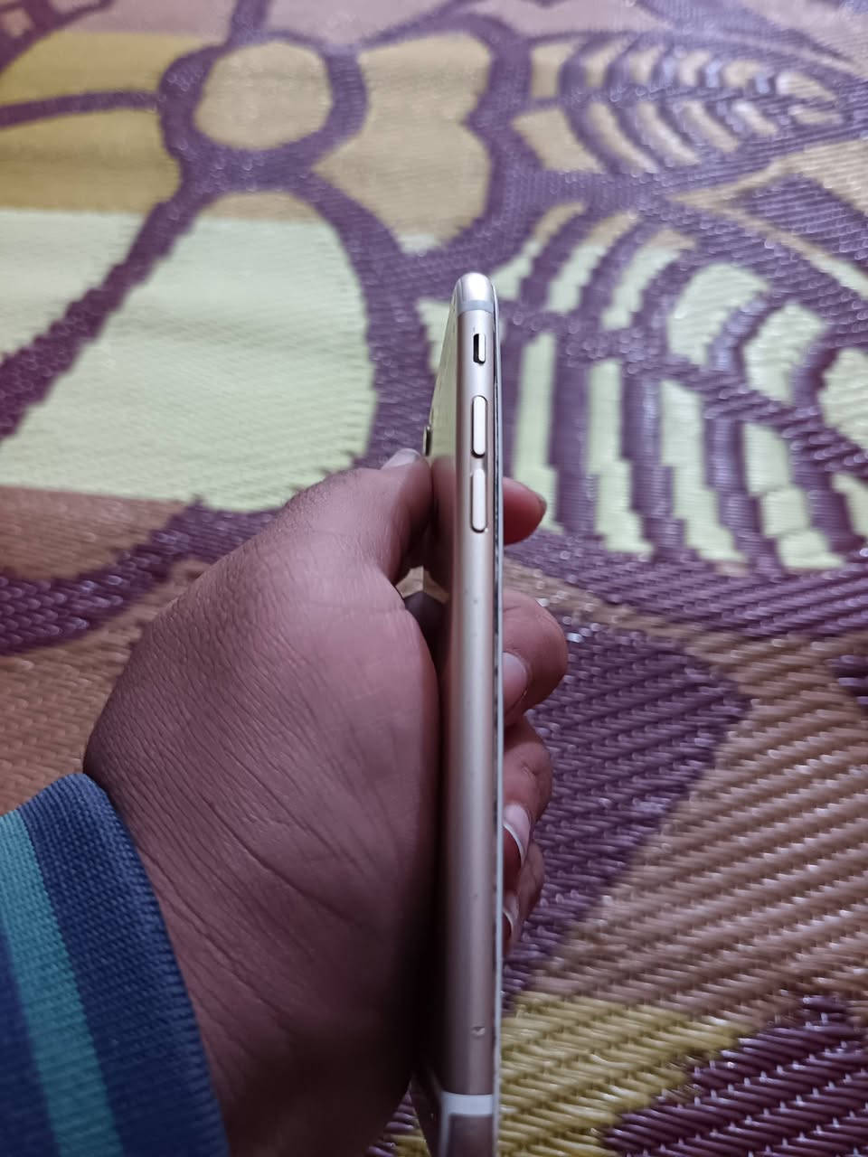 السلام علیکم آيفون 6 للبيع نقص بطاريه فقط توصيل موجود ***********
