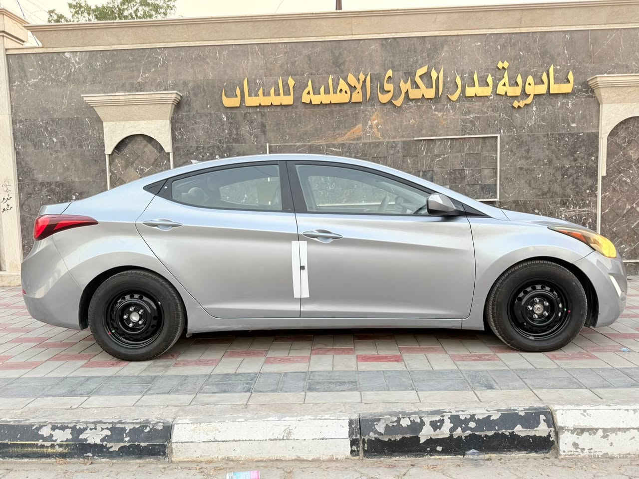 السلام عليكم ورحمة الله وبركاته
هونداي النترة 2016رقم بغدادجديد 
بسمي شخصيآآآ تحويل مباشر 
ماشية 160كم حقيقي
محرك دوش المرغوب مكفول 
والكير مكفول
الكهربائيات خير من الله
تبريد ثلج 
حدادية  جديدة 
تخم تاير جديد 
حادث امريكا الجاملغ الخلفي الايمن تصليح بصيط 
بيها كلير 4قطع بدون دواخل 
السعر ........97وبيها مجال بسيط 
مكان السيارة بغداد 
للستفسار ***********
