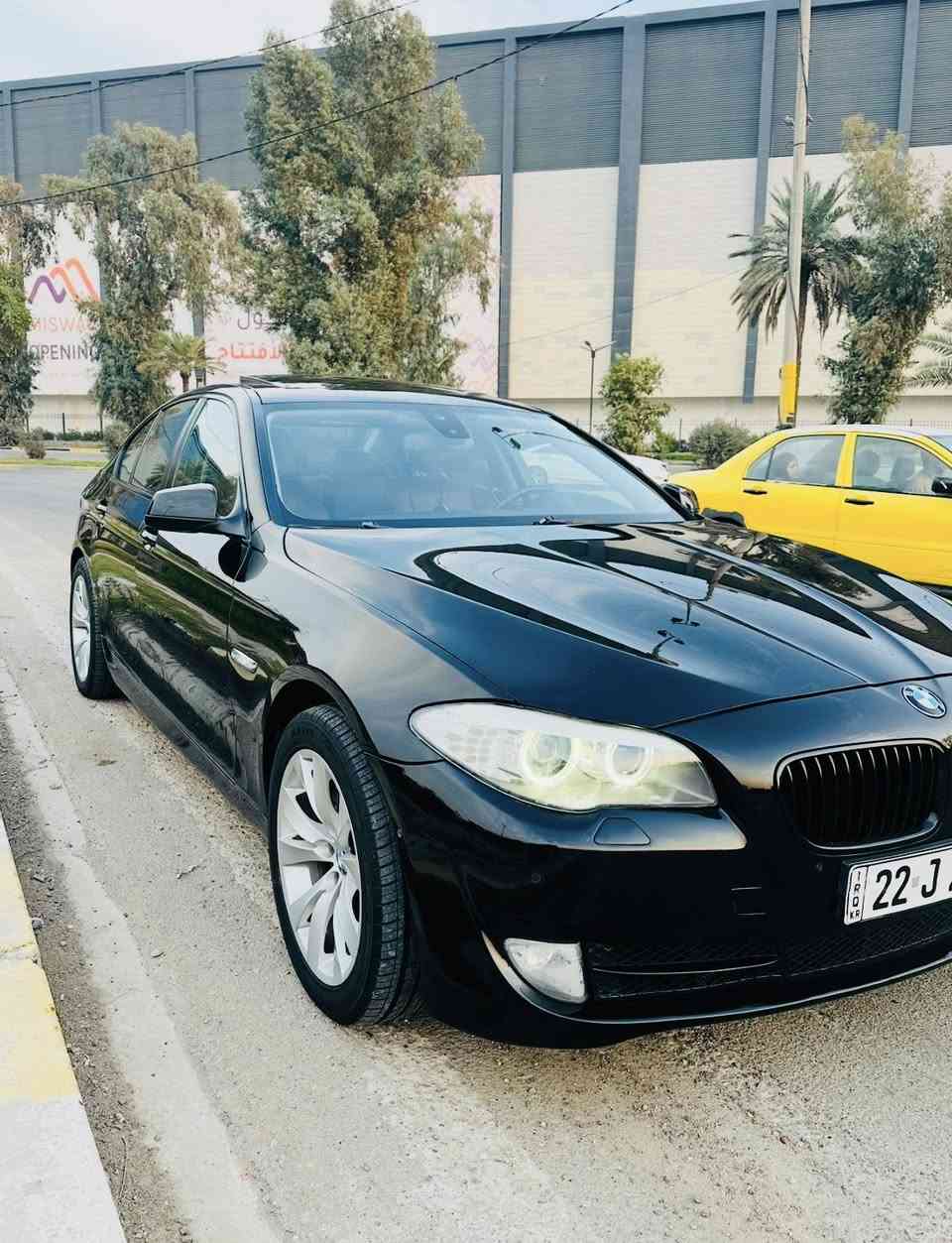 سلام عليكم بيم دبليو 528i 2012 خليجي 
وكاله العروش سياره مكفوله كفاله عامه 
رقم اربيل الجديد تحويل ثاني يوم 
داخل قرميدي فتحه تخم تاير جديد
سياره فول موصفات مكينه 4 سلندر تيربو
العنوان بغداد  *********** 
السعر 195 وبيه مجال بسيط للشراي
