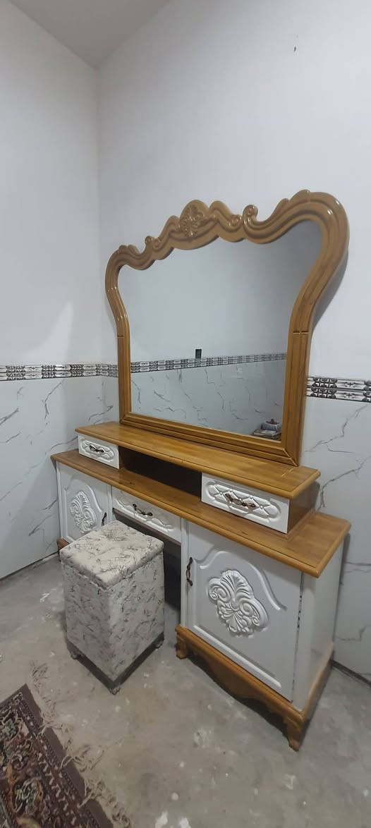 غرفة نوم عمل عراقي بالتصميم التركي صبغ حراري صاج 5 ملم ضمان 5 سنوات مع الشد والنقل مجانا سعر الغرفة مليونين ونص(2،500،000) 
يتكون الغرفة من 8 قطع 
للإستفسار ***********

