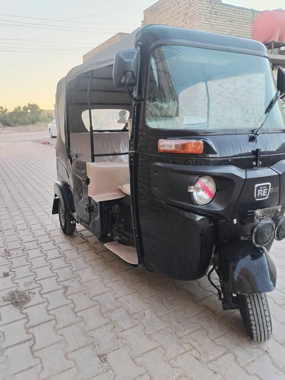 سلام عليكم تكتك للبيع موديل 22 شهر 6 كفالة عامة بس بيها شوي خياسات أوراق وكيلها شاكر
***********
سعر 7700
