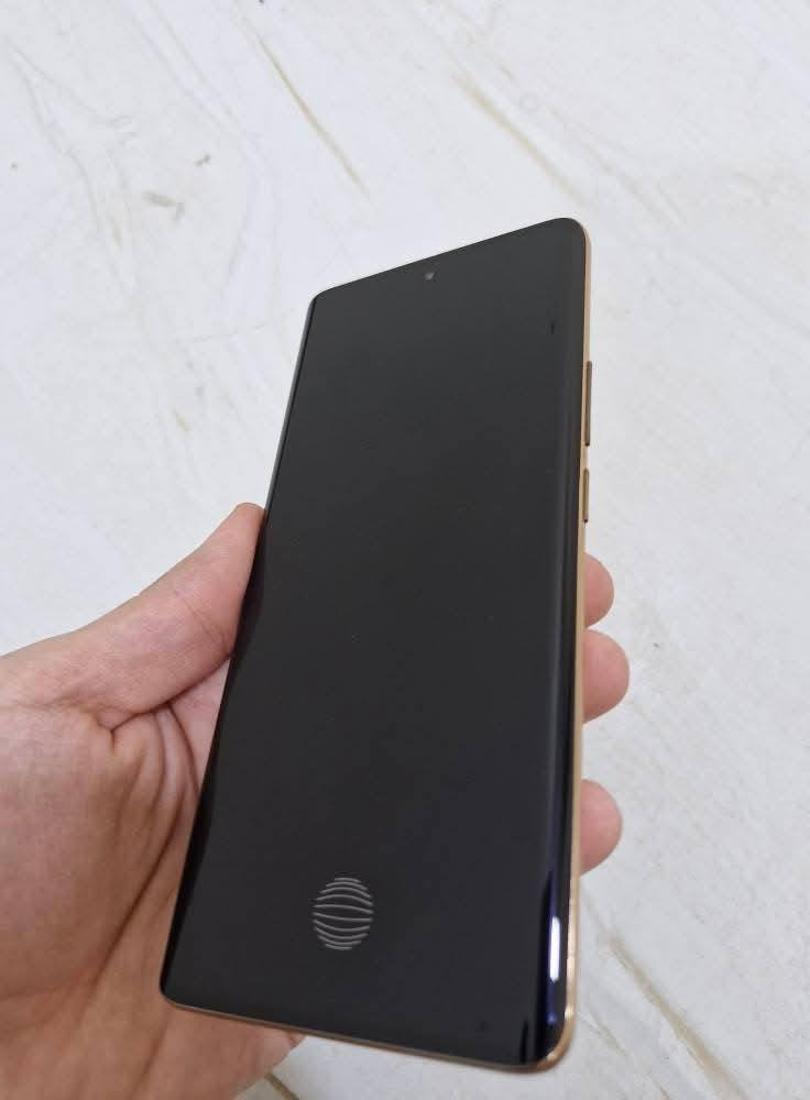 سلام عليكم ريلمي نوت 11 برو بلاص
ذاكره 256 رام 12
بطاريه 5000 ملي امبير كاميرا 200 ميغابيكسل
بي نظام الألعاب شاشة امولد 120 هيرتز 
جهاز نضيف كلة شغال سعر 200 وبي مجال مكان بغداد العبيدي ***********
