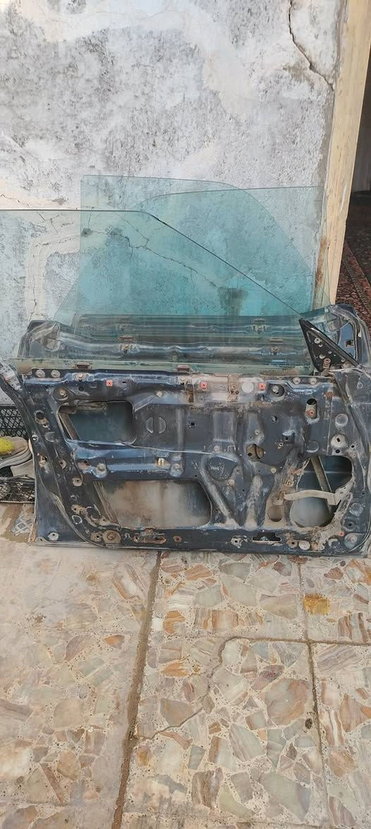 غراض سياره مارك دعاميه و 4بيبان بيهن جام يصعد وينزل والماطورات شغالات ويداته شغالات تلاثه مضروبات اساس وواحد ابيض مكاني نجف ***********
