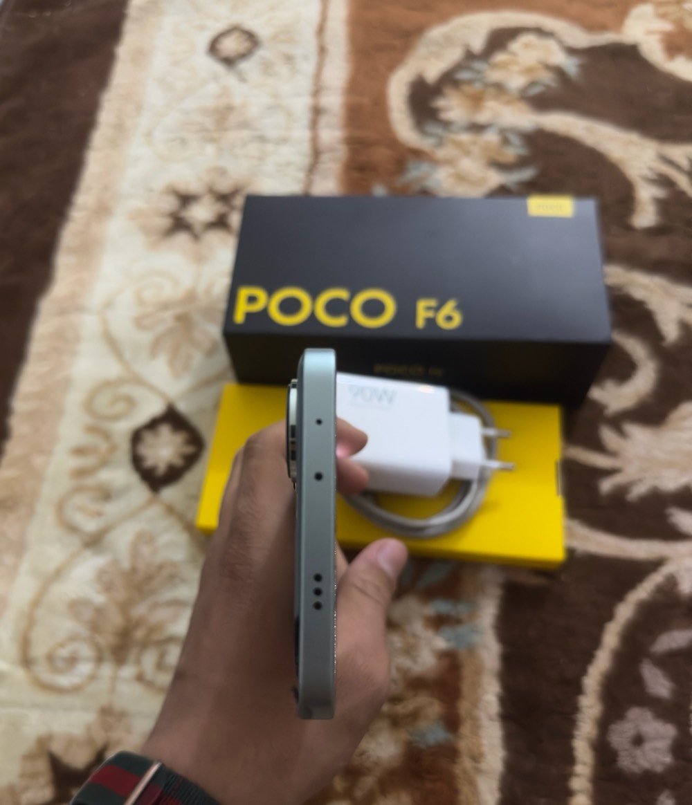 سلام عليكم بوكو F6 ذاكرة 512/12 جيجابايت للبيع مكاني بغداد نضيفً حيلل بس بي هاي الثلمة البسيطة وكلشي مابي بطارية وشاشة يخبلن 120 فريم كل ال الاعب🩶