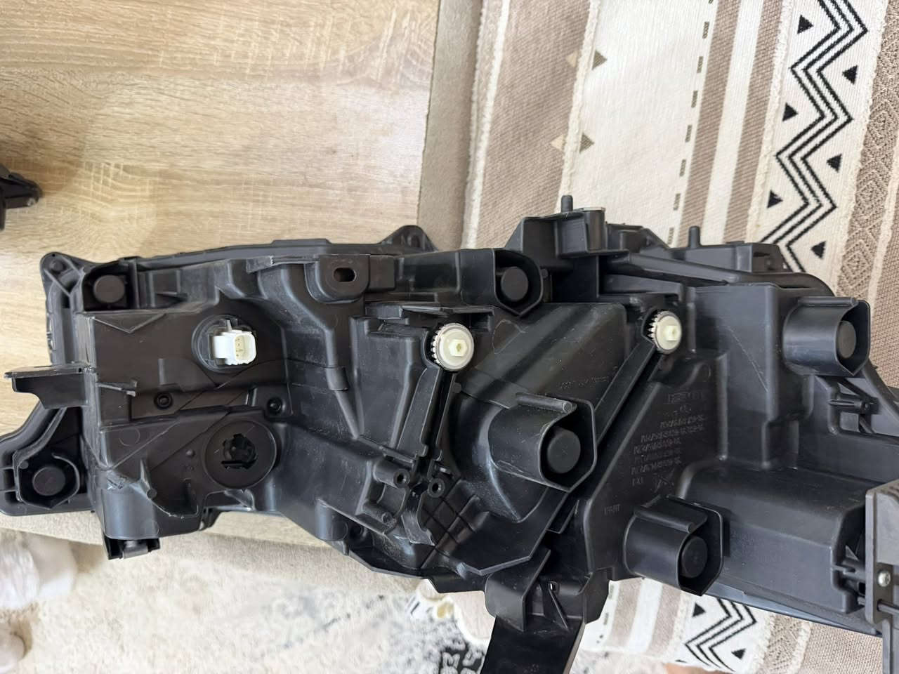 السلام عليكم ورحمة الله وبركاته
زوج لايت تويوتا كراون 2023-2026 XLE 
عدسة وحده امريكي تفصيخ شرط التشغيل
*اليسار نضيف 100‎%‎ 
* اليمين بي تصليح بالضهر فقط 
***********
***********
