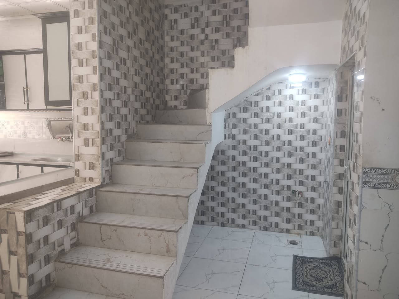 بيت مساحه 150متر زراعي حي ميسان قرب جسر العبور منطقه حلوه شوارع تبليط كهرباء ماء 
الاستفسار الاتصال=***********
