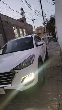 توسان موديل 202٠ ماشية 124الف لسيارة الكاصد مو العادية بصمة كراسي كهرب...