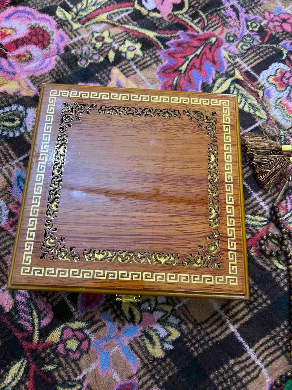 السلام عليكم گلادة وسوار كهرب حر طبيعي 100‎%‎شرط الفحص بي عطر نومي بصرة السعر 60 الاتصال *********** العنوان بغداد مدينة الصدر
