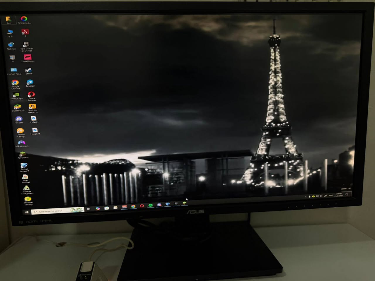 السلام وعليكم 
شاشة ASUS
مواصفاته 60hz 4k 
سماعات داخلية 
متحركة بجميع الاتجاهات (عمودي وافقي) 
منفذ hdmi + disbly port 
السعر  ٧٥ وبي مجال بسيط


**إذا كنت صاحب هذا الإعلان وتريد حذفه لأي سبب، رجاءا أرسل رسالة إلى الدعم الفني**