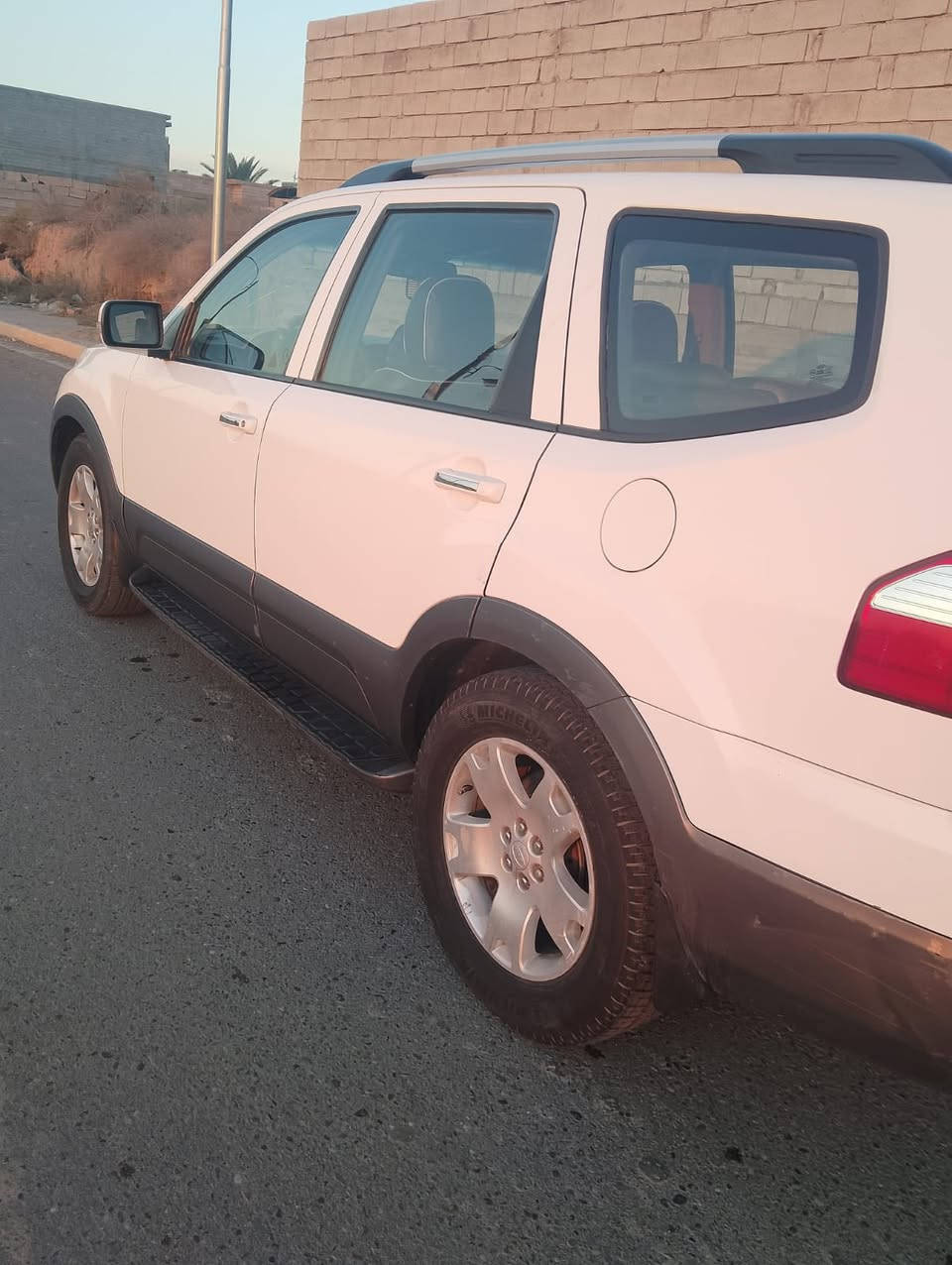 سلام عليكم كيا مهافي 2011 وارد خليجي سياره فول مواصفات 7 راكب 6 سلندر محرك 3800 رقم بغداد سنويه جديده بأسمي تحويل مباشر  بصمه تشغيل +ثلاجه +بصمه ابواب كشنات كهربائيه حساسات خلفيه زراكات اماميه 3 قطع تبريد تدفئه + كشنات تدفئه تبريد سستم ايرباكات 12 سماعه + دمام كامره خلفيه بلوتوث تحكم استيرن جهتين فور ويل + تو ويل +نظام ايكو + نظام مانع تزحلق + نظام صعود ونزول منحدرات مري شفط + مري قلاب عند الرجوع للبك+ اشارت بالمري + كشنات خزن السيارة مال جناي بيهه صبغ الباب عكس السايق والجاملق الخلفي فقط بدون دواخل  السياره  مكاني الضلوعية السعر140 وبيهه مجال ***********
