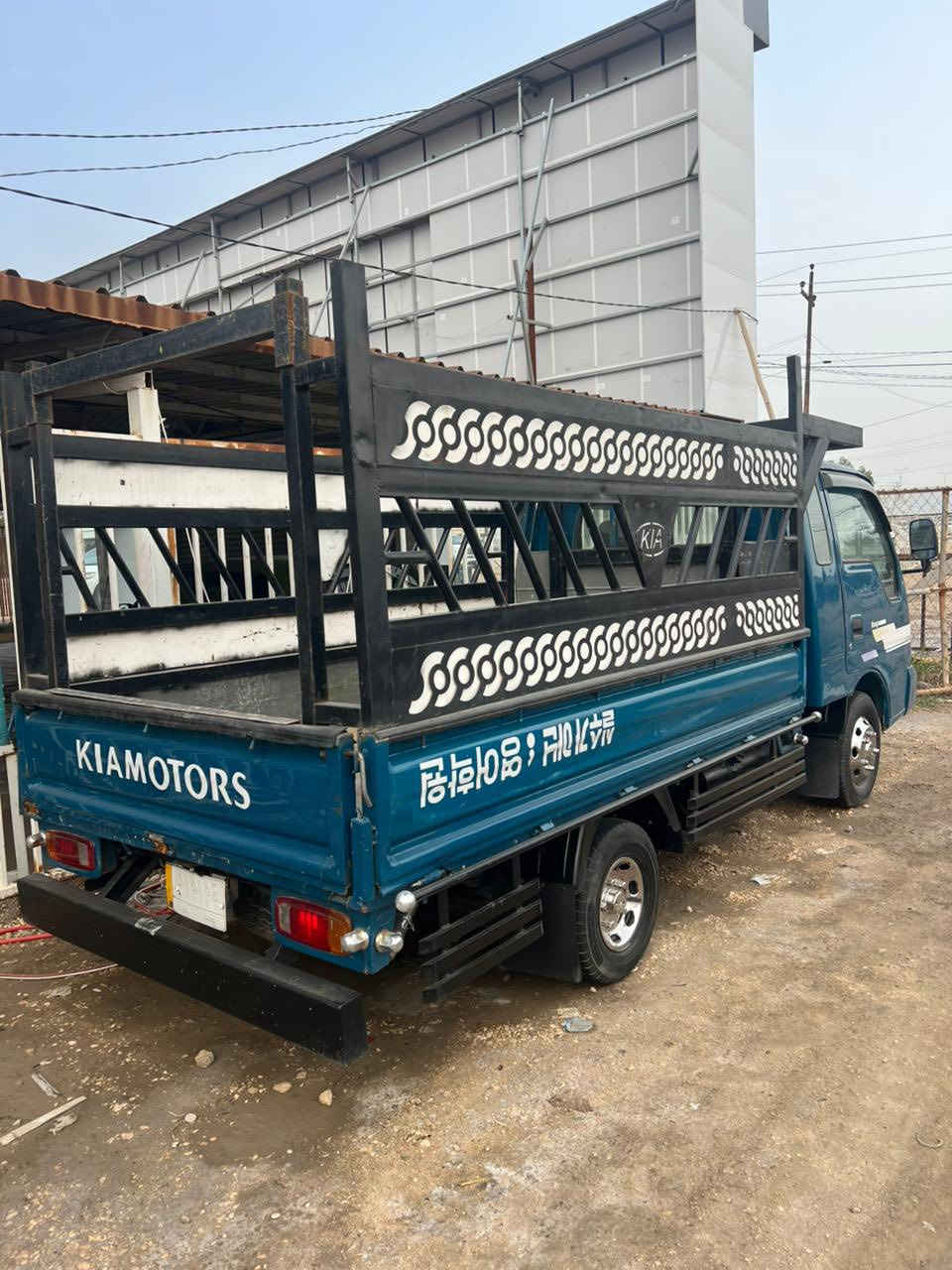 اسلام عليكم بيع فقط
ام عيون موديل ٢٠٠٠ 
كير مكينه اكسل شاصي رقم شاصي كله كفاله عامه كشر من ضربه وكلبه وتبيدل (ماعدها  صبغات ترتيب للجماليه فقط ) تبريد شغال تخم تاير جديد سنويه لل٢٧ تحويل مباشر  العنوان بابل  الهاشميه  السعر 83 وبيها مجال حك الجيه فقط قليل ترايك وين ماتريد ***********
