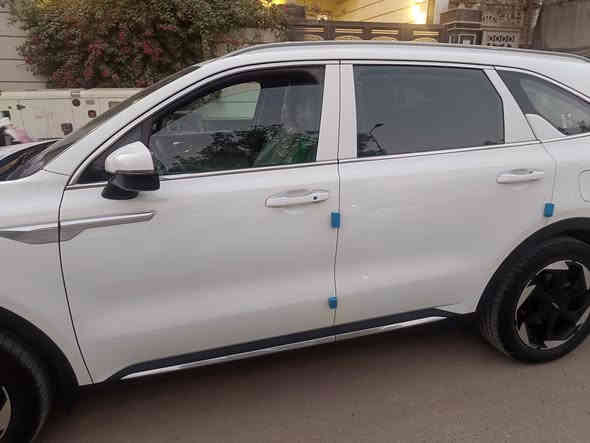 السلام عليكم للبيع سياره سورنتو 24 محرك 6 سلندر ماشيه27 الف كامل مواصفات ما عدا الفتحه مكفوله ماعدا شخط شبر خلف باب السايق ع حطت ما معمر والسعر  ع خاص او اتصال ع الرقم ***********
