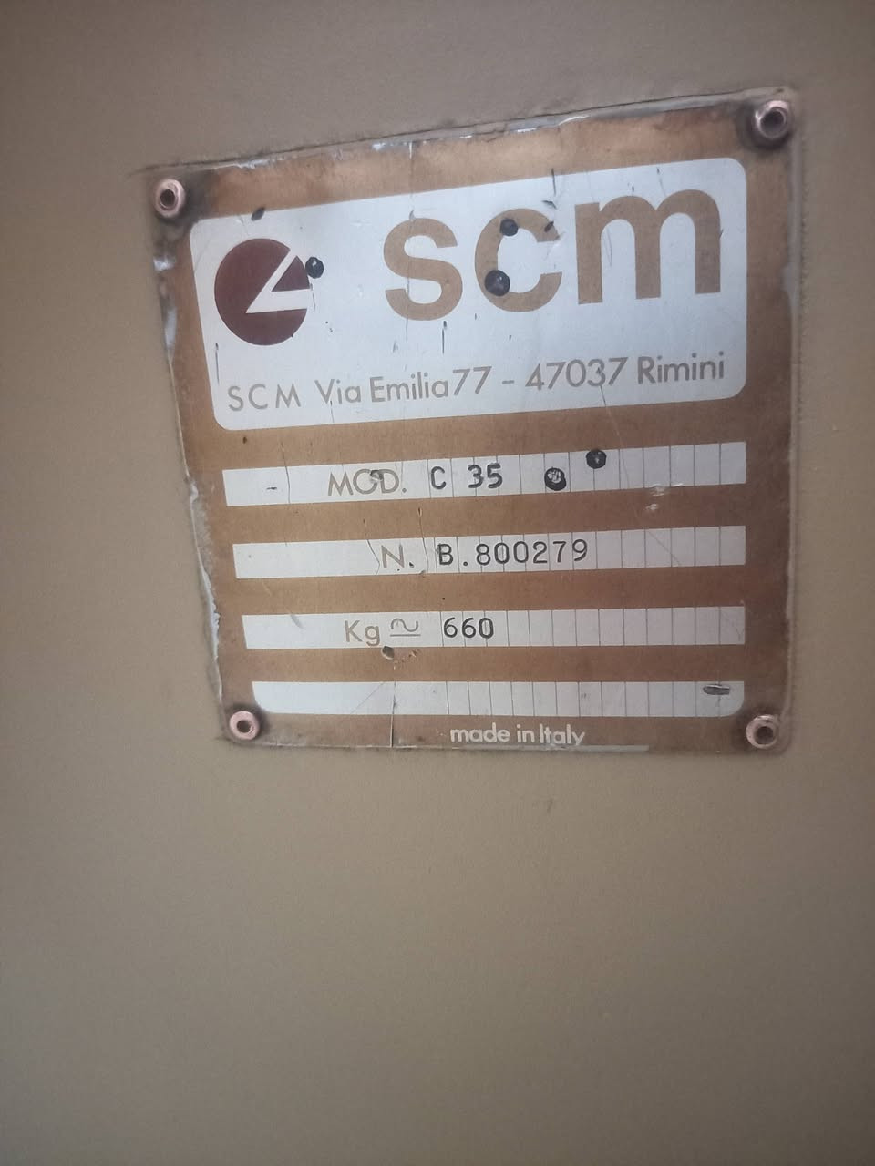 مجموعه يطاليه خمس عمليات نضيفه سعر ٣٨٠٠،٠٠٠ مكاني بغداد رقم ***********
