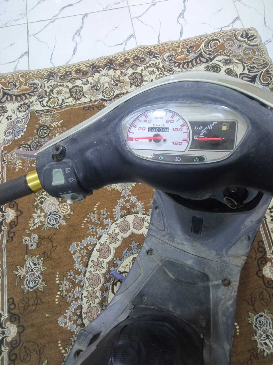 السلام عليكم ماكس الغالي للبيع نظيفه الى شغاله سعر 350 وبيها مجال الالوان حله شارع 80 قرب الساده ابو خطفه ***********
