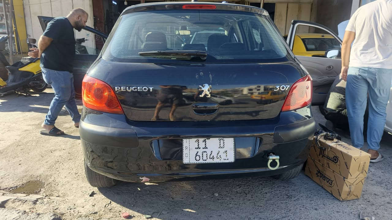 السلام عليكم للبيع بيجو 307 موديل 2006 السيارة بغداد جاهزة ومابيه اي نقص وكلشي بيه شغال وبلاد محرك 1600 تبريد ثلج  شاشة وكامرة ريمونت سنترلوك مري شفط تحكم سيارة حلوة السعر 50 وبيه مجال العنوان بغداد الغزالية للاستفسار الاتصال ***********
