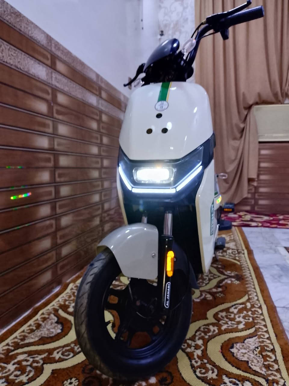 السلام عليكم شباب دراجه شحن للبيع دراجه نضيفه جدا وما متعوبه بس نقصها بطاريات وطيك وياها بطاريه مشتريها قبل اسبوع السعر 250وبيها مجال قليل


**إذا كنت صاحب هذا الإعلان وتريد حذفه لأي سبب، رجاءا أرسل رسالة إلى الدعم الفني**