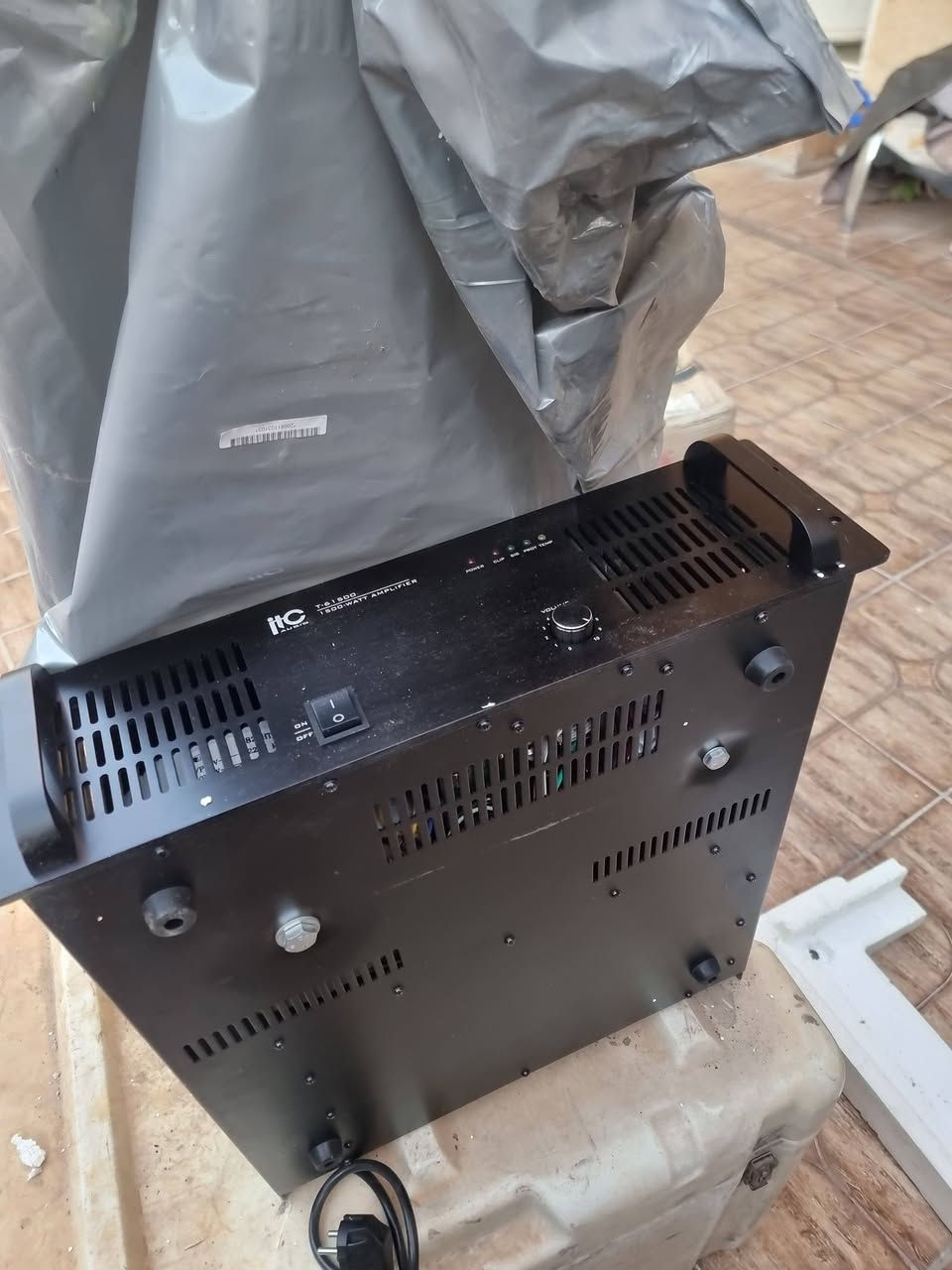 للبيع مجموعة صوت احترافية مكونة من:
✅ أمبليفاير ITC T-61500 بقدرة 1500 واط
✅ سماعة Community XLT46E الأمريكية الأصلية
✅ سماعة Community XP530 الأمريكية الأصلية
🔹 جميع الأجهزة جديدة ولم تُستخدم. 🔹 جودة صوت عالية وأداء احترافي. 🔹 مناسبة للمساجد، الحسينيات، القاعات، المناسبات، والفعاليات الكبيرة. 🔹 صناعة أصلية ومواصفات احترافية.
💰 السعر المطلوب: 2000 دولار أمريكي
📞 للتواصل: ***********
📍 بغداد
للجادين فقط، إمكانية الفحص والتجربة قبل الشراء.
#للبيع #ساوند_سيستم #Community #ITC #معدات_صوت #سماعات_احترافية #بغداد :::
