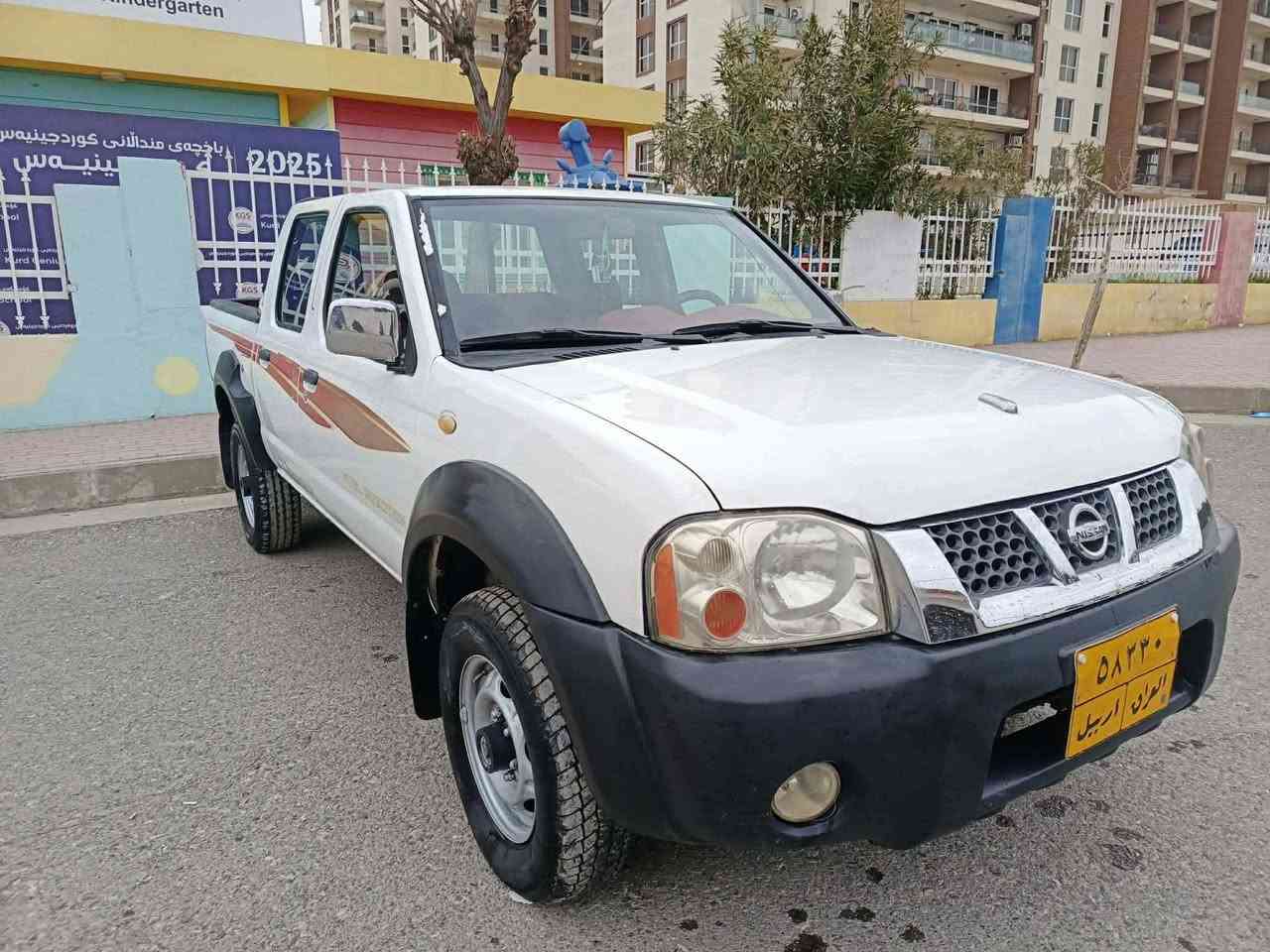 نیسان یابانی 2005،،،
دەبڵ ئەکسل،،ناوسور،،،
جام کارەبا،تەبریدوپاوەر
گێڕو مەکینەو دەبڵ ئەکسل وئەکسلی جائیزە،،حیزام بۆیاغە،،،
قرچێکی بچوکی هەیە،،،
سەقف وشانی بۆیاغ نی یە،،ماڵی کاسبی یە،،،
سعری(97)موعامەلە،،،
گۆڕینەوە ئەکەم،،،،
تێل بۆ خاوەنی بکەن هی من نیە 
***********
