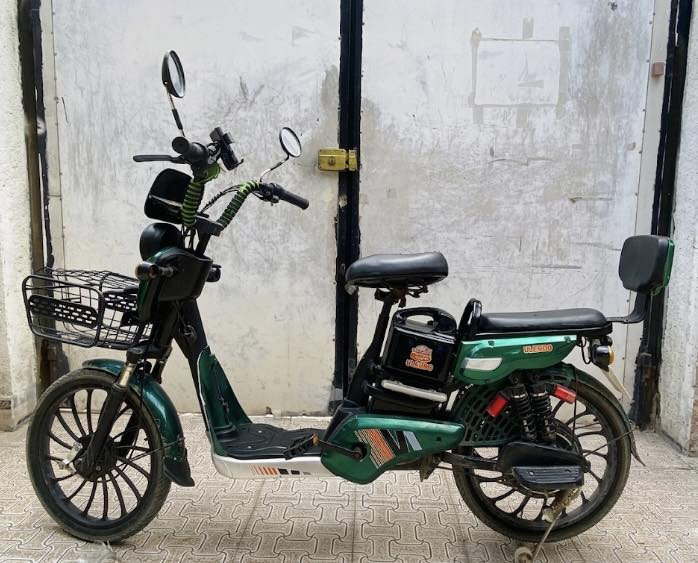 السلام عليكم 
دراجة شحن للبيع 
شركة ULENDO
حجم 20 
موديل 2023
اشاير يمين يسار بدون دبل اشاره 
نشرات جانبية ولايت خلفي ملون 
ترحيب اول ما تشغل 
لايت امامي ابيض 
اربعة بطاريات الحجم الصغير جديدات ما صار شهر من شديتهن 
للملاحظة البطاريات من شركه MR الكورية 16 امبير  
اربع نمر 
الدراجة كفراتها كلش نظيفة عدا الدوسة بيها كسر 
السرعة على النمرة الرابعة 45KM حقيقي
بيها التاير الخلفي بي بنجر تحب تصلحه او تبدلة

السعر : 270 الف وبيها مجال 

*********** 
مكاني ديالى بعقوبة كورنيش ديالى
