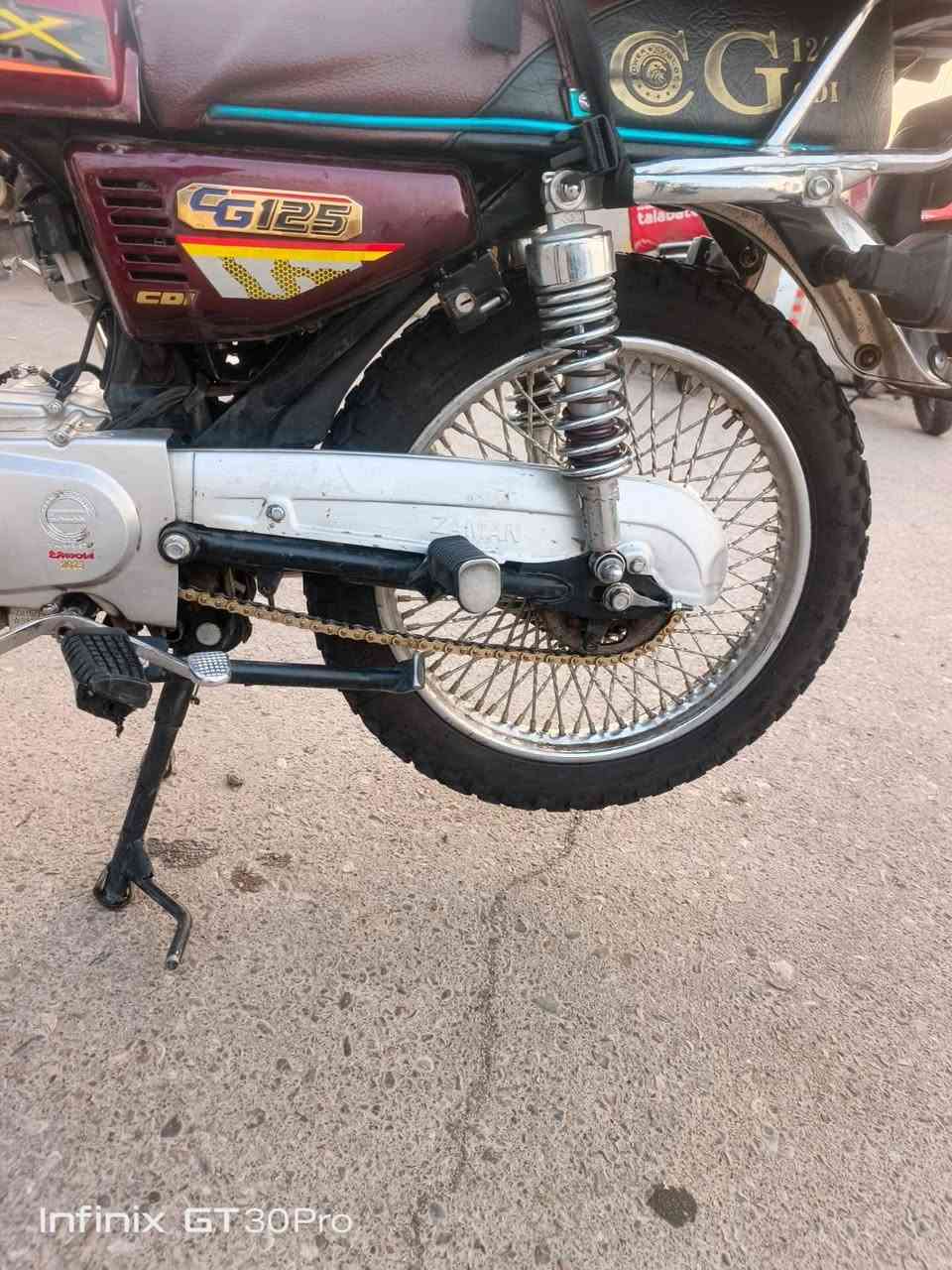 دراجه ايراني 2025اربعه گير ماشيه 13000...السعر625مكاني كركوك حي بدر ‏‪0784 795 6753‬‏

