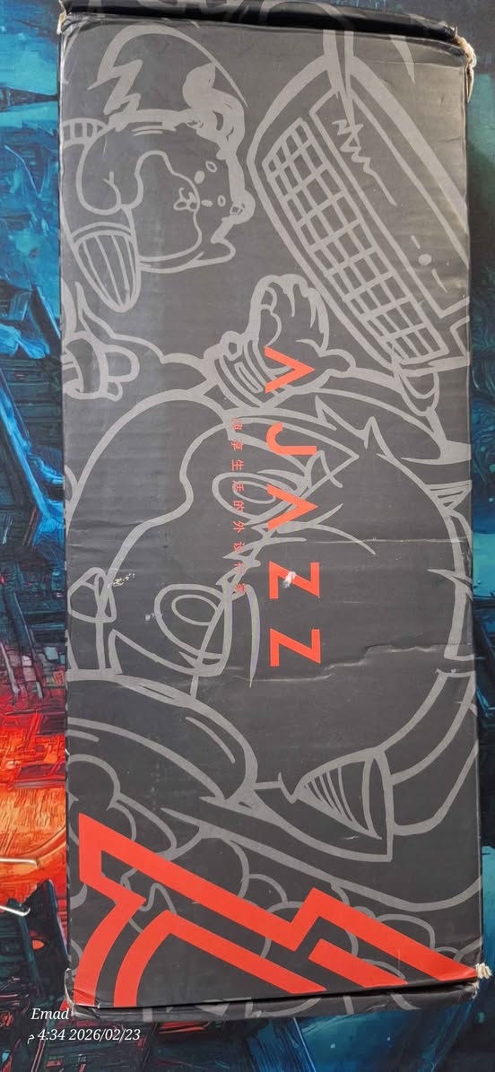 للبيع: كيبورد Ajazz AC064 (نسخة الـ Retro Game)
​كيبورد ميكانيكي بتصميم استثنائي يجمع بين الأداء العالي والشكل الكلاسيكي المستوحى من أجهزة الألعاب القديمة.
​✨ أهم المواصفات:
​الماركة: Ajazz (أجاز).
​الحجم: 65% (حجم مدمج ومثالي لتوفير مساحة على المكتب مع وجود أزرار الأسهم الأساسية).
​السويتشات (Switches): ميكانيكية باللون البني (Brown Switches)، توفر شعوراً بالضغط (Tactile) مع صوت هادئ ومناسب جداً للكتابة والألعاب في نفس الوقت.
​الكيب كابس (Keycaps): مصنوعة من مادة PBT المتينة (لا تلمع مع الاستخدام) بتصميم "Player One" وألوان كلاسيكية (كريمي، أحمر، رمادي).
​التوصيل: سلكي عبر منفذ USB-C (يأتي مع سلك ملبّس عالي الجودة).
​الإضاءة: يدعم إضاءة RGB خلفية كاملة قابلة للتخصيص.
​دعم الأنظمة: متوافق تماماً مع Windows و Mac (توجد علامات مخصصة لأزرار Command و Option).
​🌟 المميزات الإضافية:
​تصميم فريد: أزرار الـ Tab و Caps و Shift عليها رسومات (جوستيك، كؤوس، وعلامة Player One) تعطي طابعاً خاصاً للسيت-أب.
​Hot-Swappable
 AC064) تتيح لك تغيير السويتشات بسهولة بدون لحام.
​جودة التصنيع: وزن الكيبورد ممتاز ويعطي إحساساً بالثبات والمتانة.
مكاني بغداد
يتوفر توصيل جميع المحافظات بغداد, العراق


**إذا كنت صاحب هذا الإعلان وتريد حذفه لأي سبب، رجاءا أرسل رسالة إلى الدعم الفني**