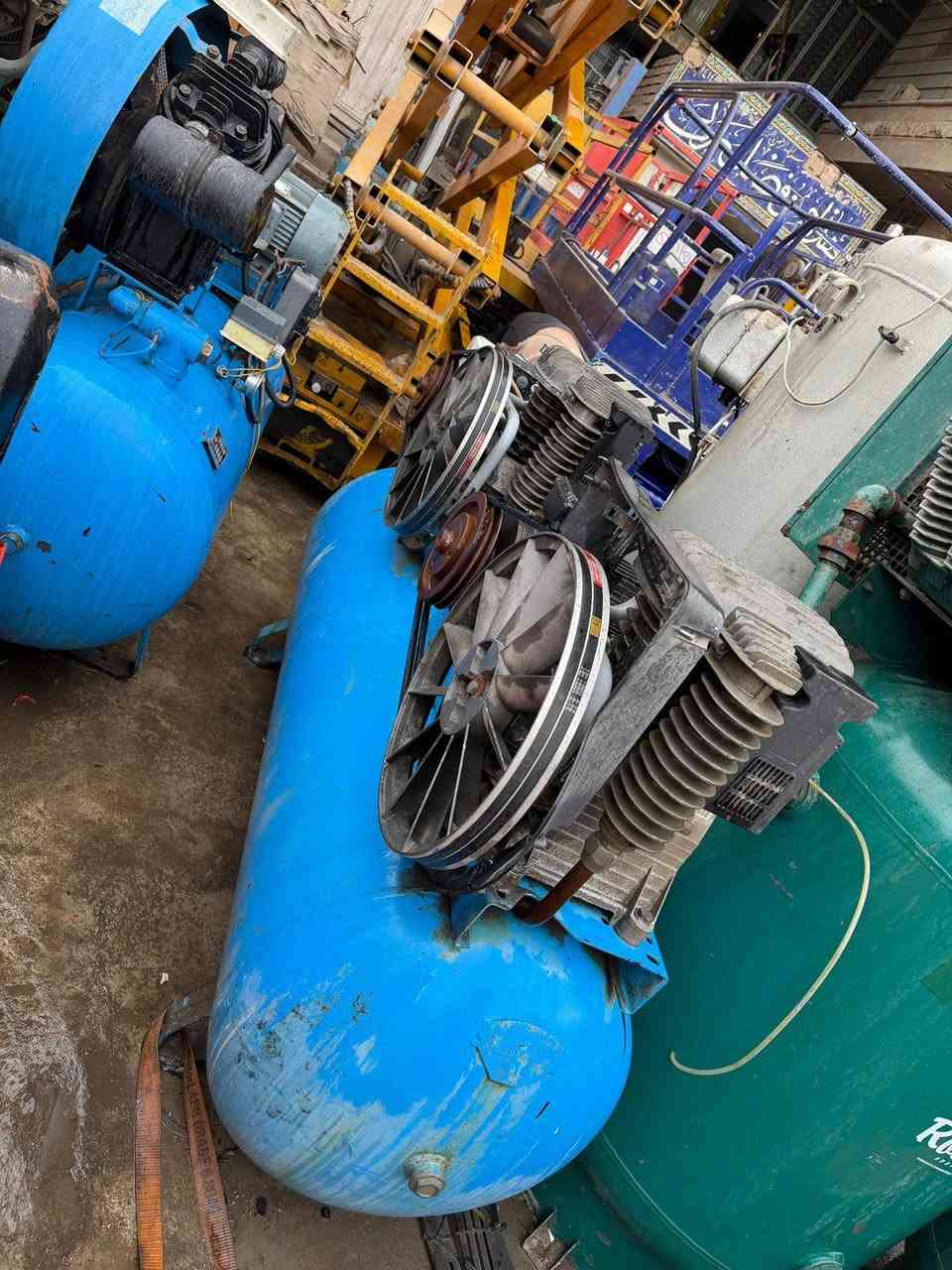 تم بعون الله وصول كمبريسرات هواء انكليزي إيطالي أمريكي ألماني ٥٠٠ لتر ماطورها ٧ونص حصان ١٠ حصان ١٥ حصان للاتصال *********** العنوان بغداد باب الشيخ كراج الحرباوي محلات النور
