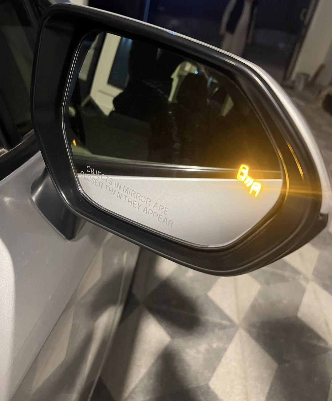 السلام عليكم
كورلا موديل 2022 وارد امريكي هايبرد مواصفات LE شاشة كبيرة  بصمة تشغيل دخول ذكي رادارات جانبية رادار أمامي توقف ذاتي لايت امامي ليد سايد بريك بصمة كاميرا خلفية دوارة EV MODE /MODE DRIVER/ AUTO HOLD 
رقم بغداد بأسمي ماشية 124  الف كيلو ضررها باب السائق والباب خلف السائق  ونص الچاملغ الامامي ايرباك بردة فقط بدون شواصي بدون تكم فقط حادث خارجي 
*ملاحظة بيهة بارد بذيل الجاملغ الخلفي الايسر 
بچم كبس شركة  كهربائيات گير محرك بطارية كلها على البلاد شرط
السعر 139 ورقة وبيهة مجال بيع مستعجل 
للإستفسار :- ***********
