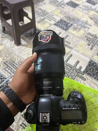 عدسه85 كانون 1.4 نضافتهه 100/100 كامل ملحقاته كارتونه ستعمال قليل  سعر...