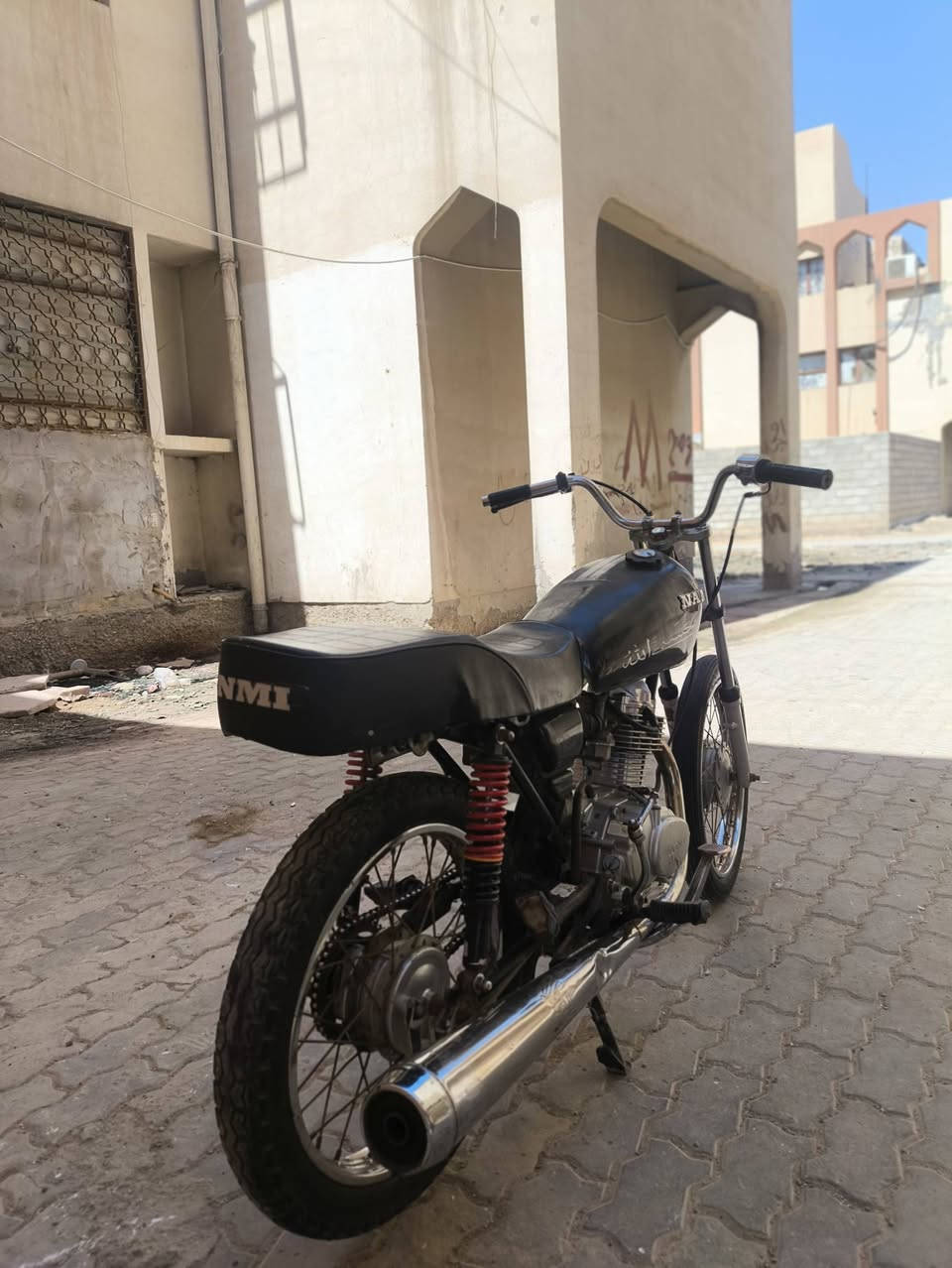 نامة للبيع مفتوحه فقط ولفات عوزه ترتيب بسيط خارجي بدون أوراق سعر 425 وبيه مجال قليل مكاني العمارات الجديده قرب مسبح العماره الكبير شراي خاص او اتصال ***********
