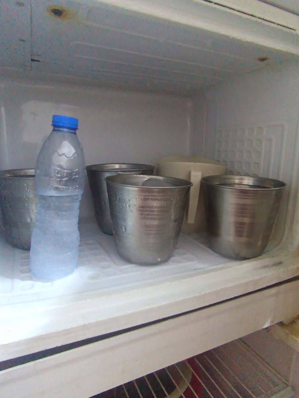 برادحجم كبير ستخدام قليل تبريده فول للبيع 300وبي مجال بسيط وثلاجه تبريد فول 150وبيها مجال بسيط المكان طوريج رشيده الشراي يتصل ***********
