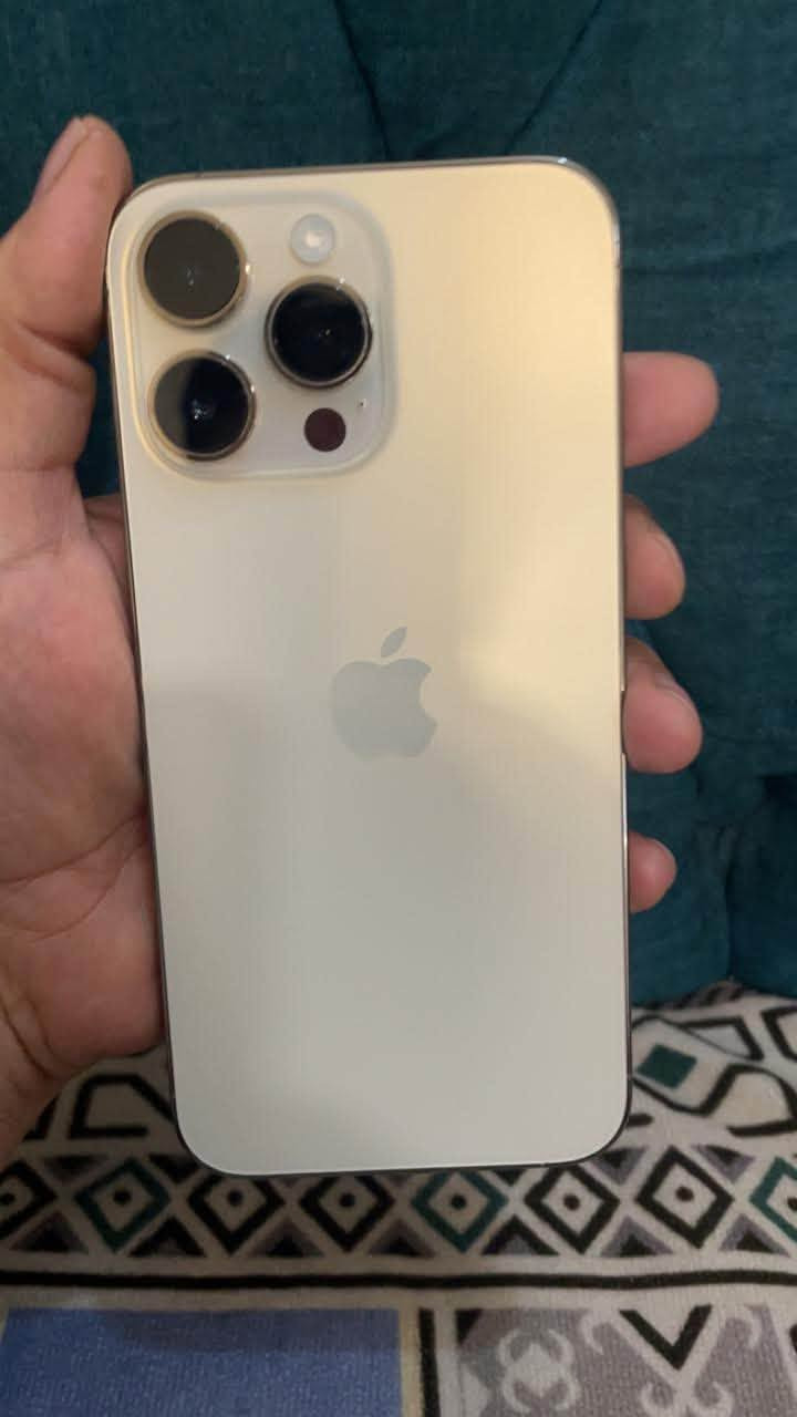 آيفون 14 برو ماكس للبيع
 ذاكرة 128GB
 مبدل شاشة وبطارية جديدة
 الجهاز بدون ملحقات
 السعر: [٤٥٠]
 المكان: [بغداد جكوك ]
 رقم التواصل: [***********]
