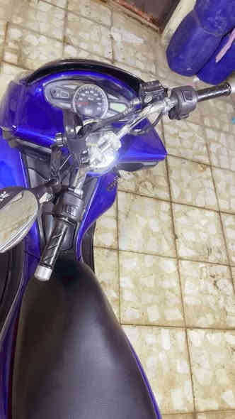 سلام عليكم للبيع دراجه pcxجيل الاول ياباني دراجه نظيفه محرك بلكارتون ناعمه بس عندي الكفرمن جوه شويه بي فطرباقي كله مكفول دراجه ياباني حساس ستان وحساس ازدحام وكله شغال درجه محرك 150cc ماشي مكان البياع الشهداءرقم الهاتف ***********سعر دراجه مليون وستميه وقابل للتفاوض
