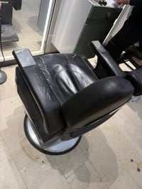 للبيع كراسي مستخدمات عدد الكراسي ٦مكاني بعداد الدوره ٠٧٧١٦٠٨٤٧٠٨